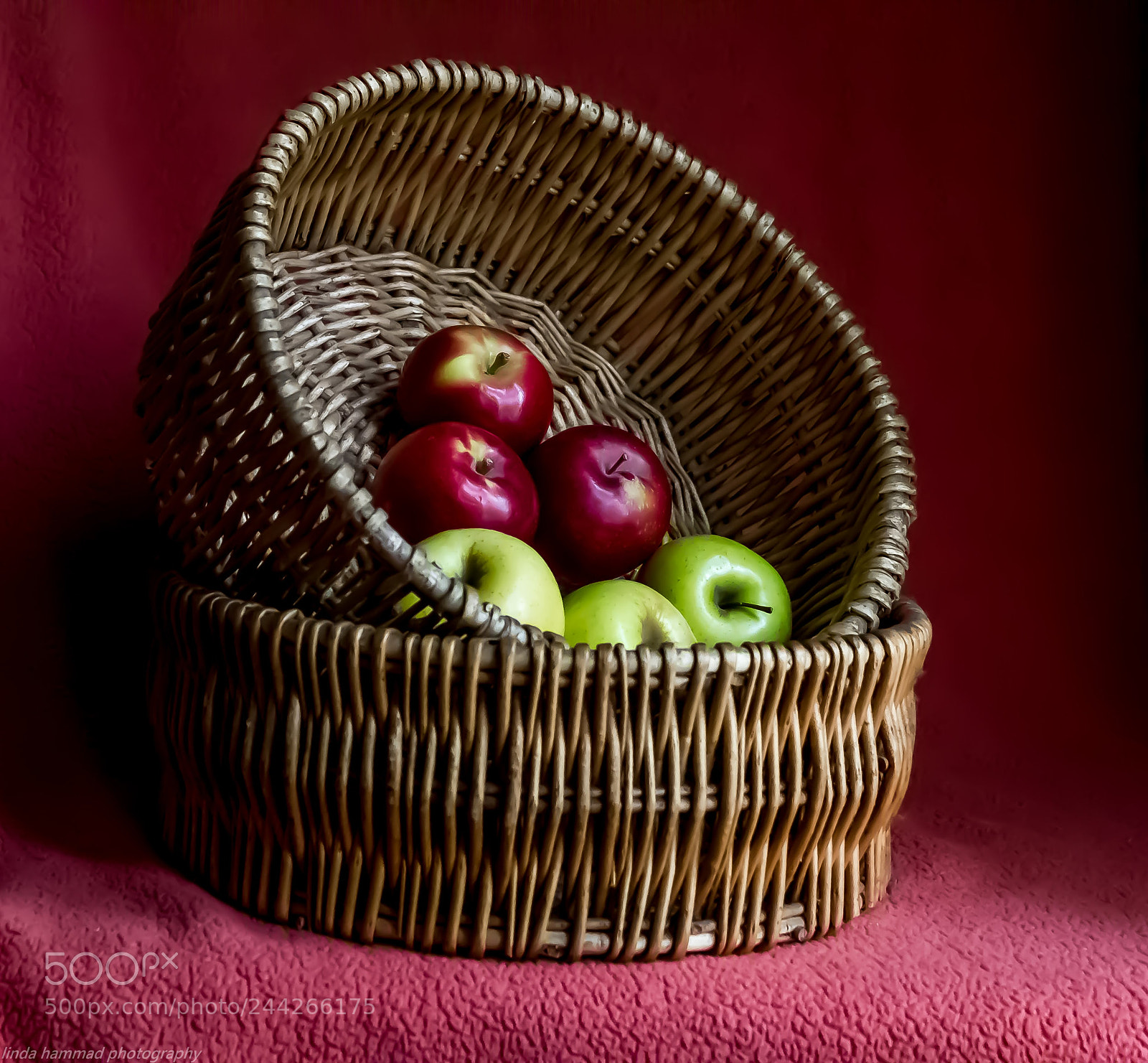 Canon EOS 550D (EOS Rebel T2i / EOS Kiss X4) sample photo. Apples photography