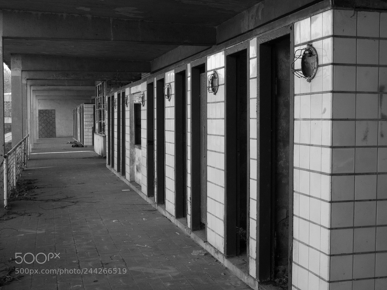 Olympus OM-D E-M10 II sample photo. Urbex in old swimming photography