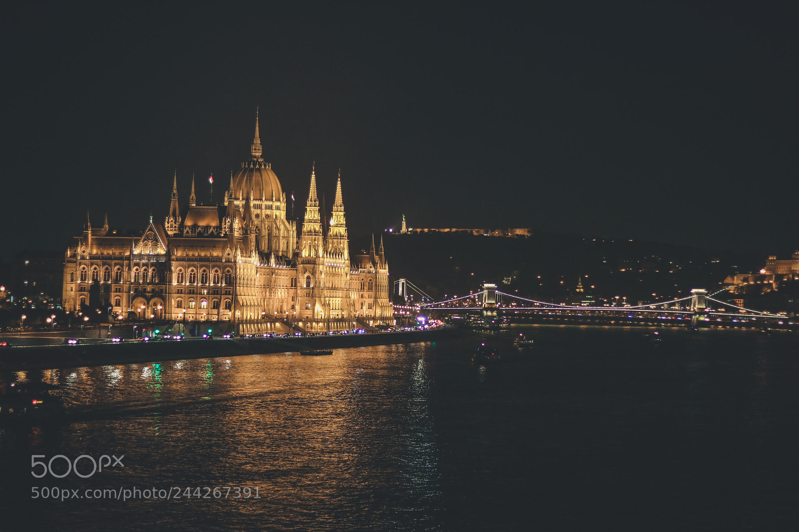 Canon EOS 760D (EOS Rebel T6s / EOS 8000D) sample photo. Parlament nacht photography