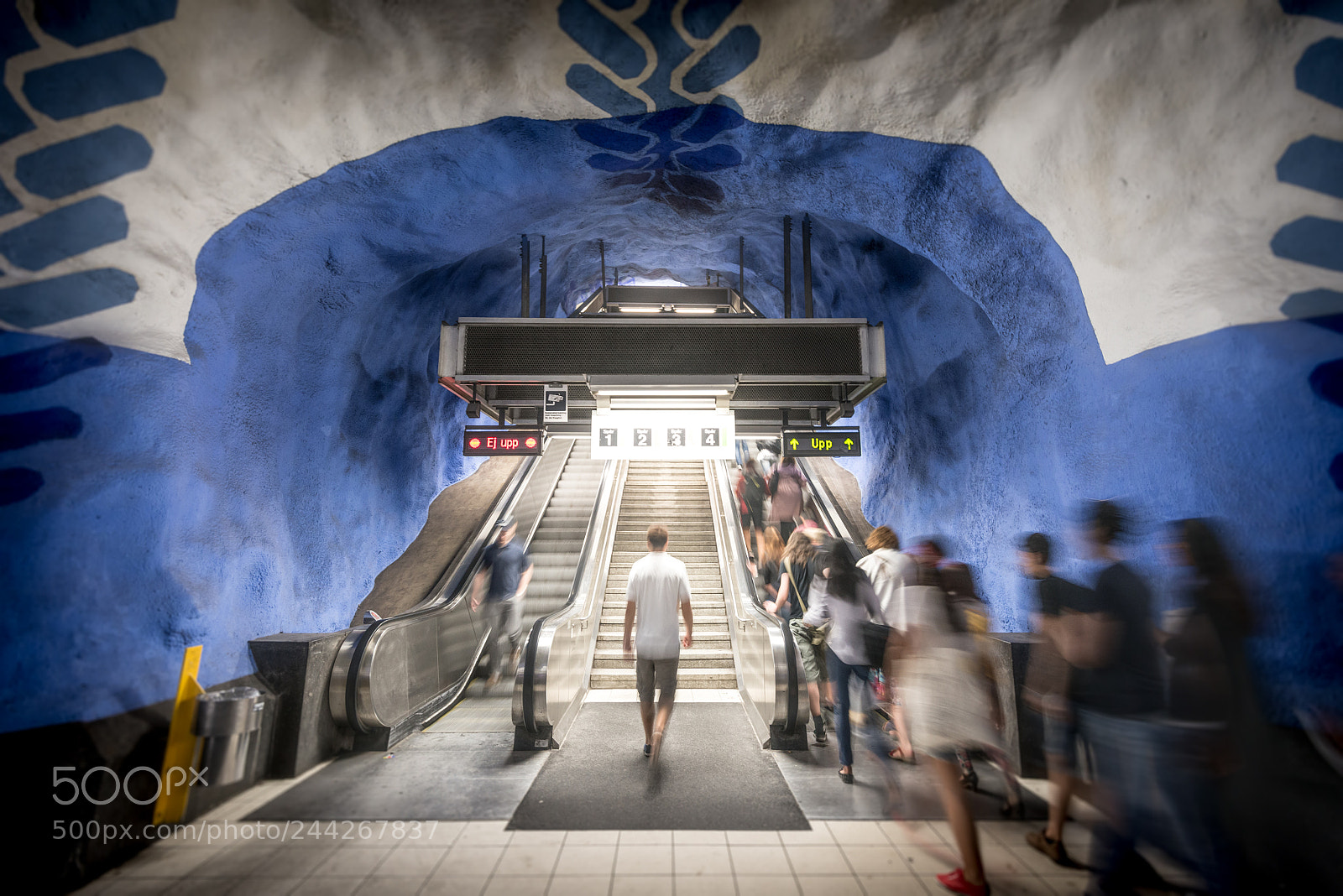 Nikon D800 sample photo. People in stockholm metro photography