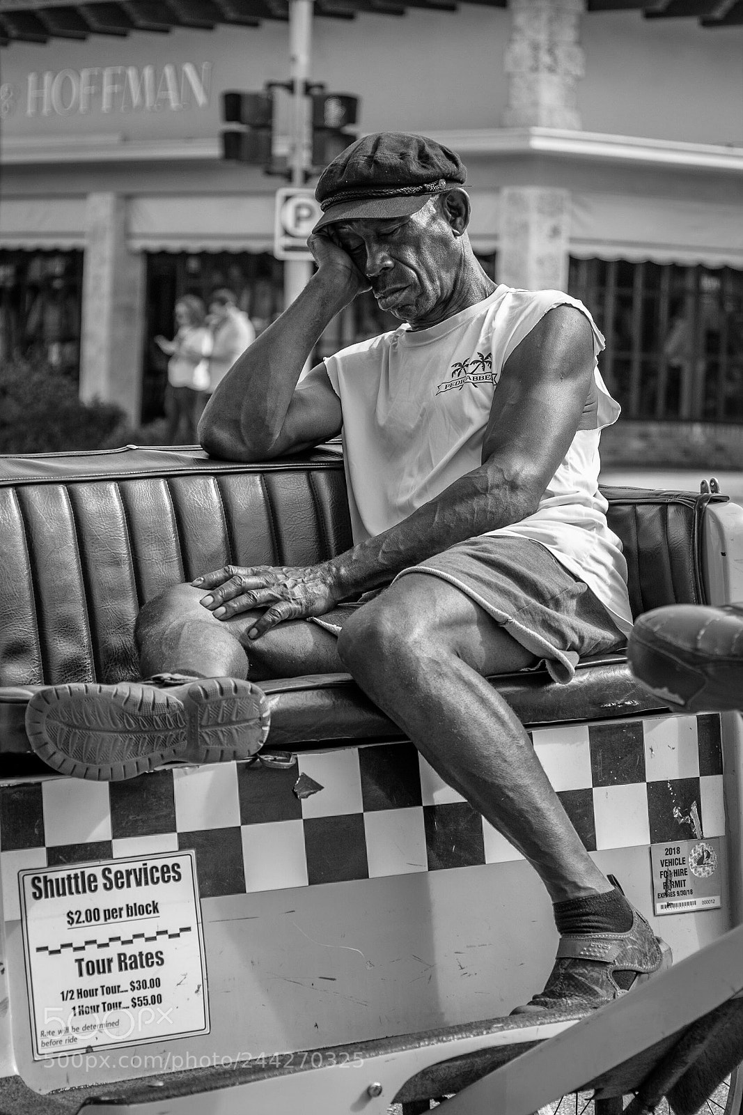 Canon EOS 200D (EOS Rebel SL2 / EOS Kiss X9) sample photo. A worker's rest. photography