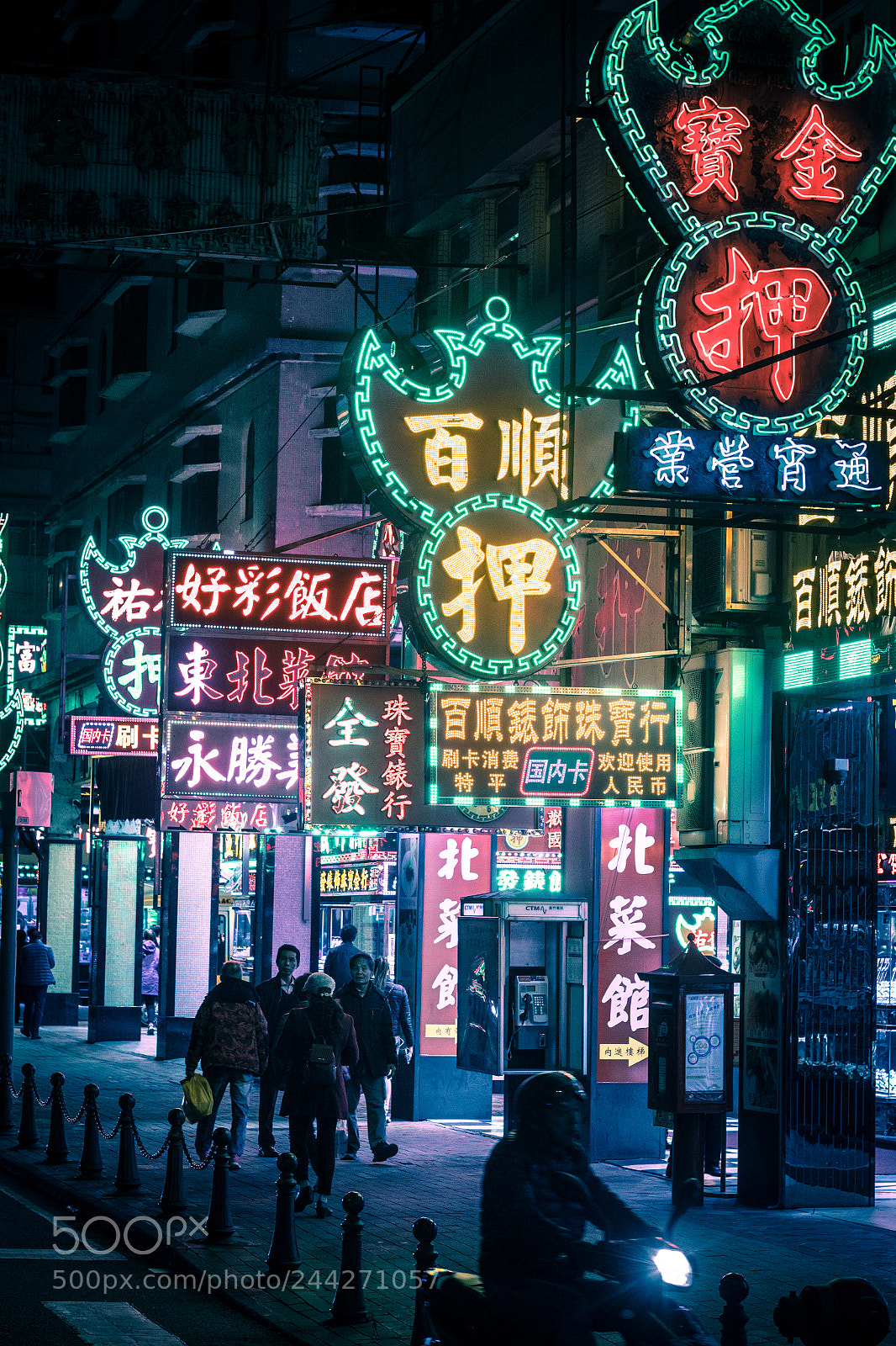 Canon EOS 7D Mark II sample photo. Signs photography