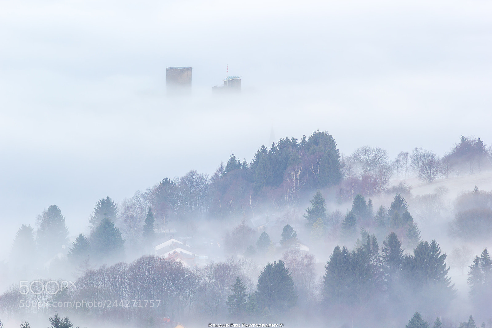Canon EOS 60D sample photo. Burg oberreifenberg fog photography