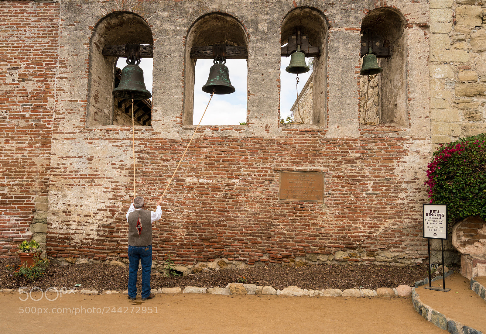Sony a7R II sample photo. Bell ringer in san photography