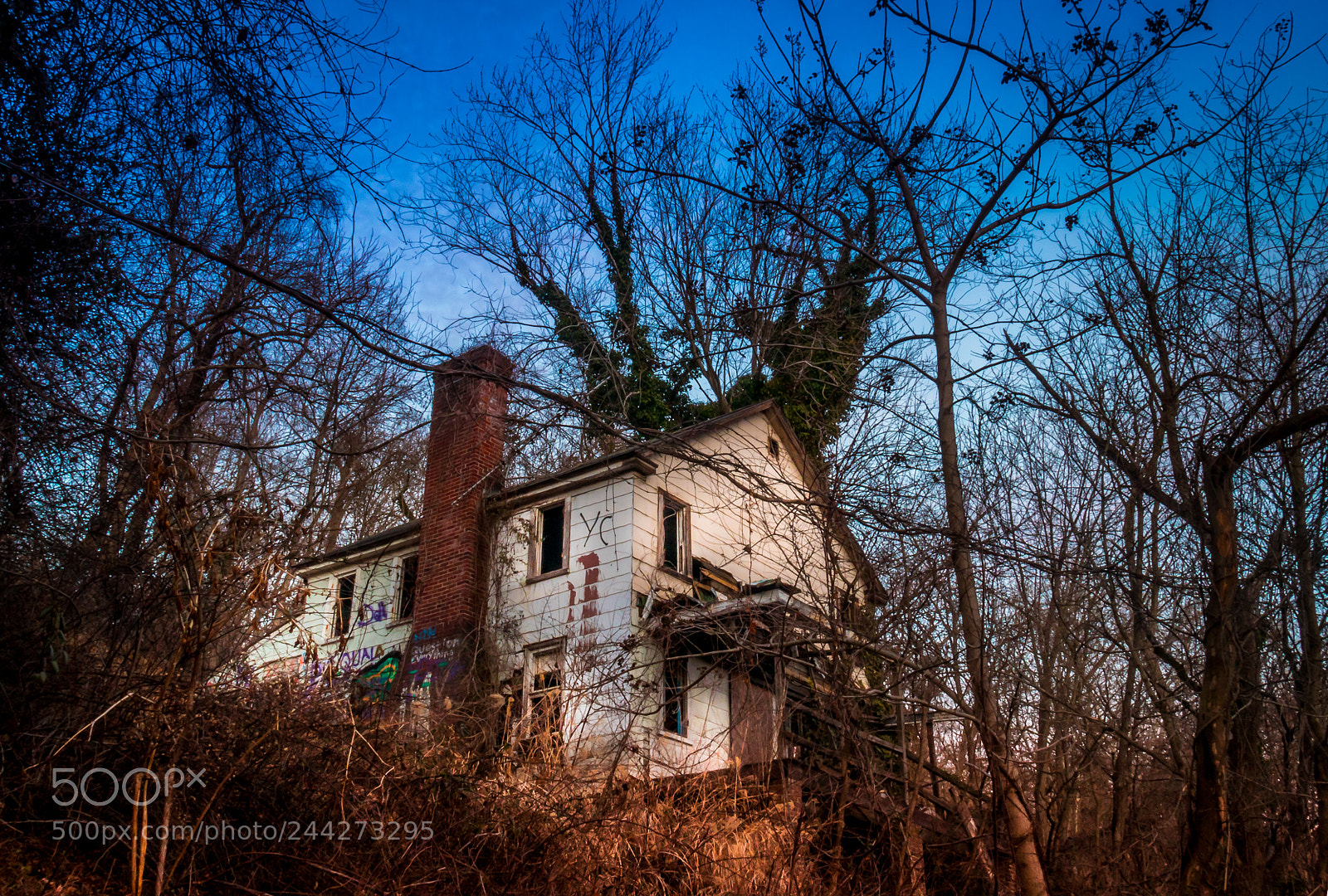 Panasonic Lumix DMC-GX85 (Lumix DMC-GX80 / Lumix DMC-GX7 Mark II) sample photo. Haunted house at ellicott photography