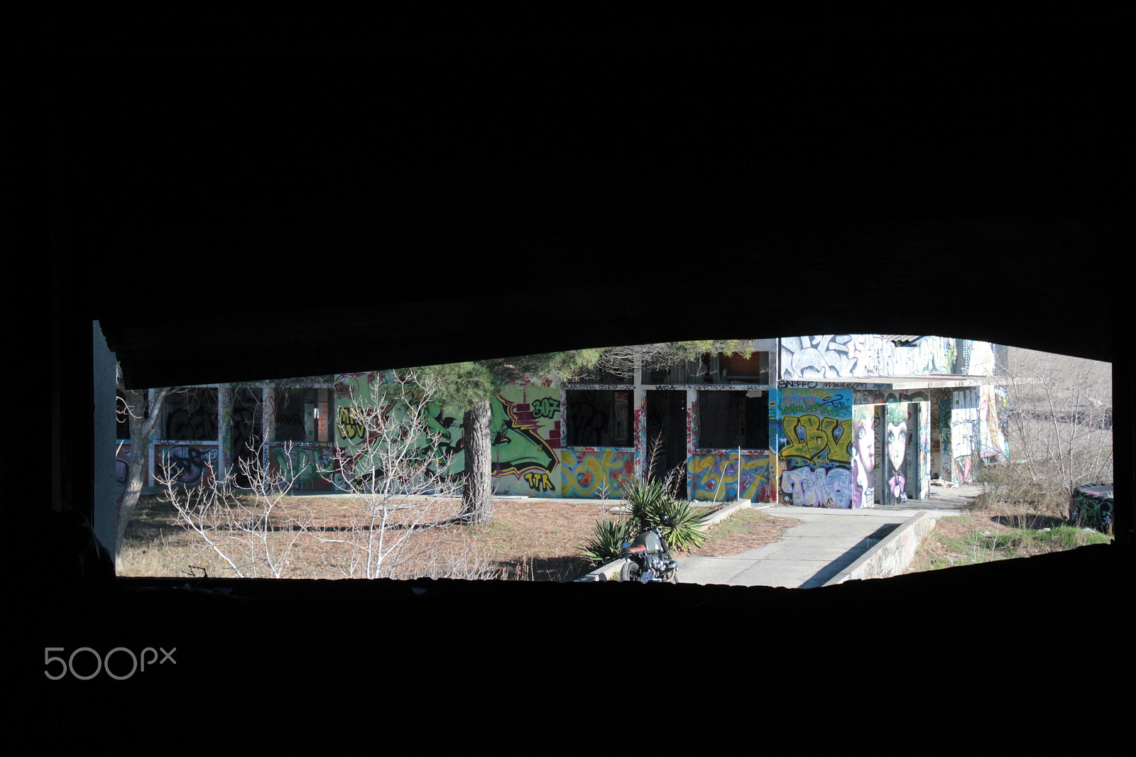 Canon EOS 550D (EOS Rebel T2i / EOS Kiss X4) sample photo. Fenêtre sur l'urbex photography