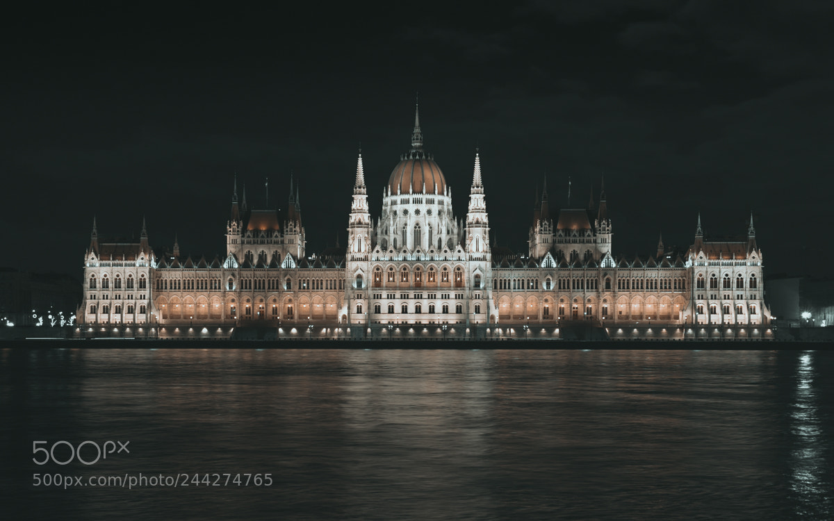 Sony a6300 sample photo. Hungarian parliament photography