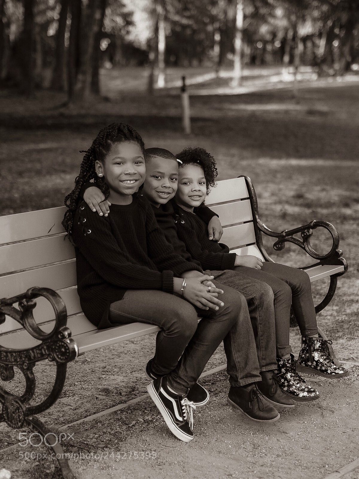Olympus OM-D E-M10 II sample photo. Siblings. photography
