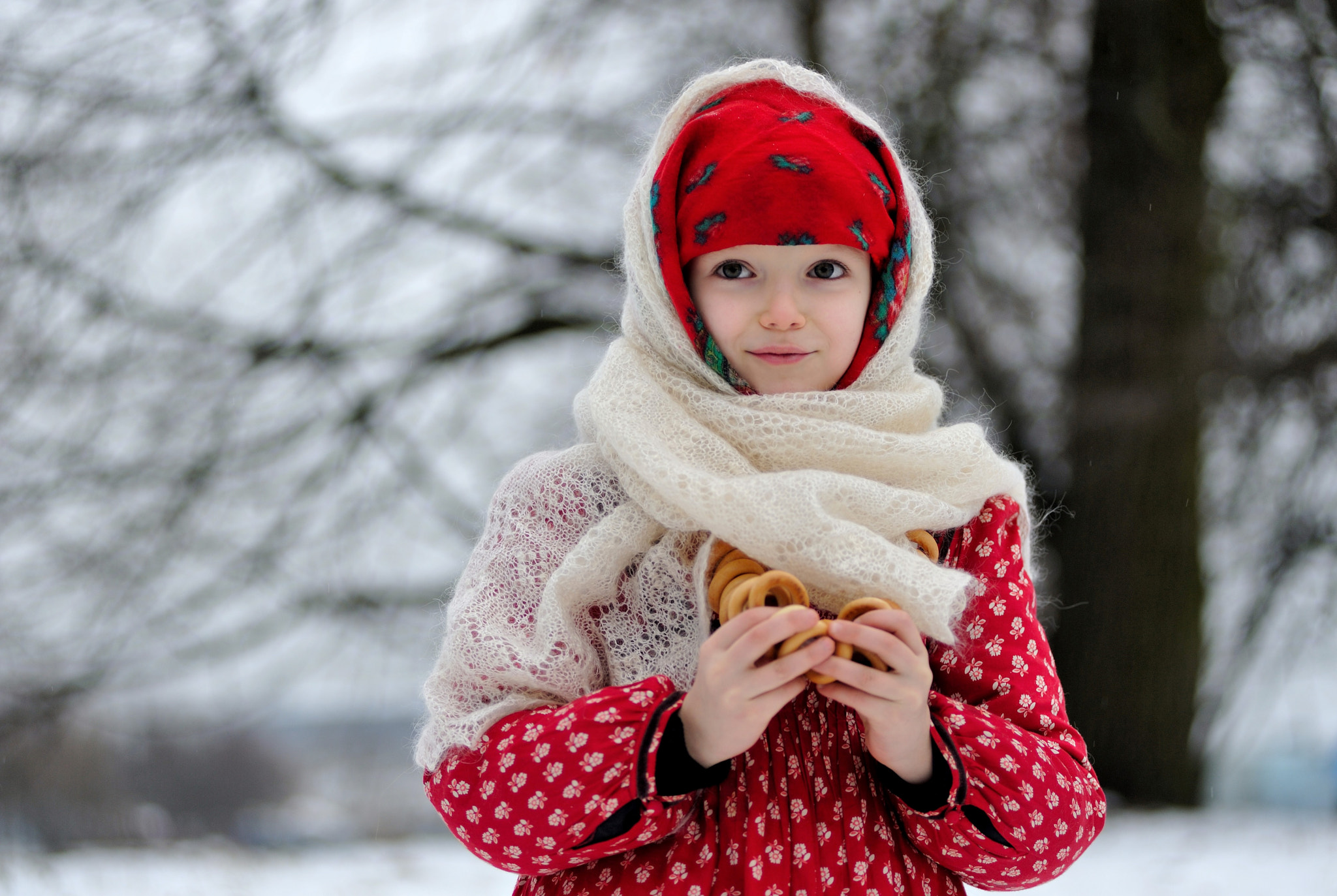 Nikon D700 + Nikon AF-Nikkor 80-200mm F2.8D ED sample photo. девочка с сушками... photography