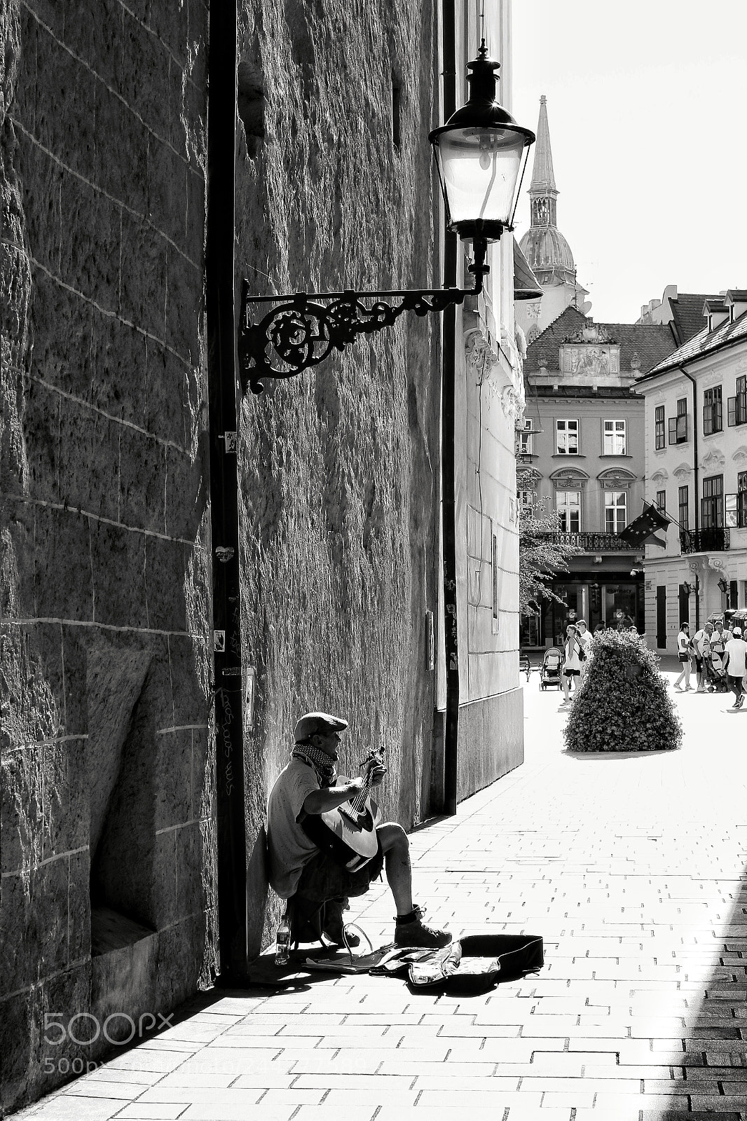 Canon EOS 1200D (EOS Rebel T5 / EOS Kiss X70 / EOS Hi) sample photo. Musician in bratislava photography
