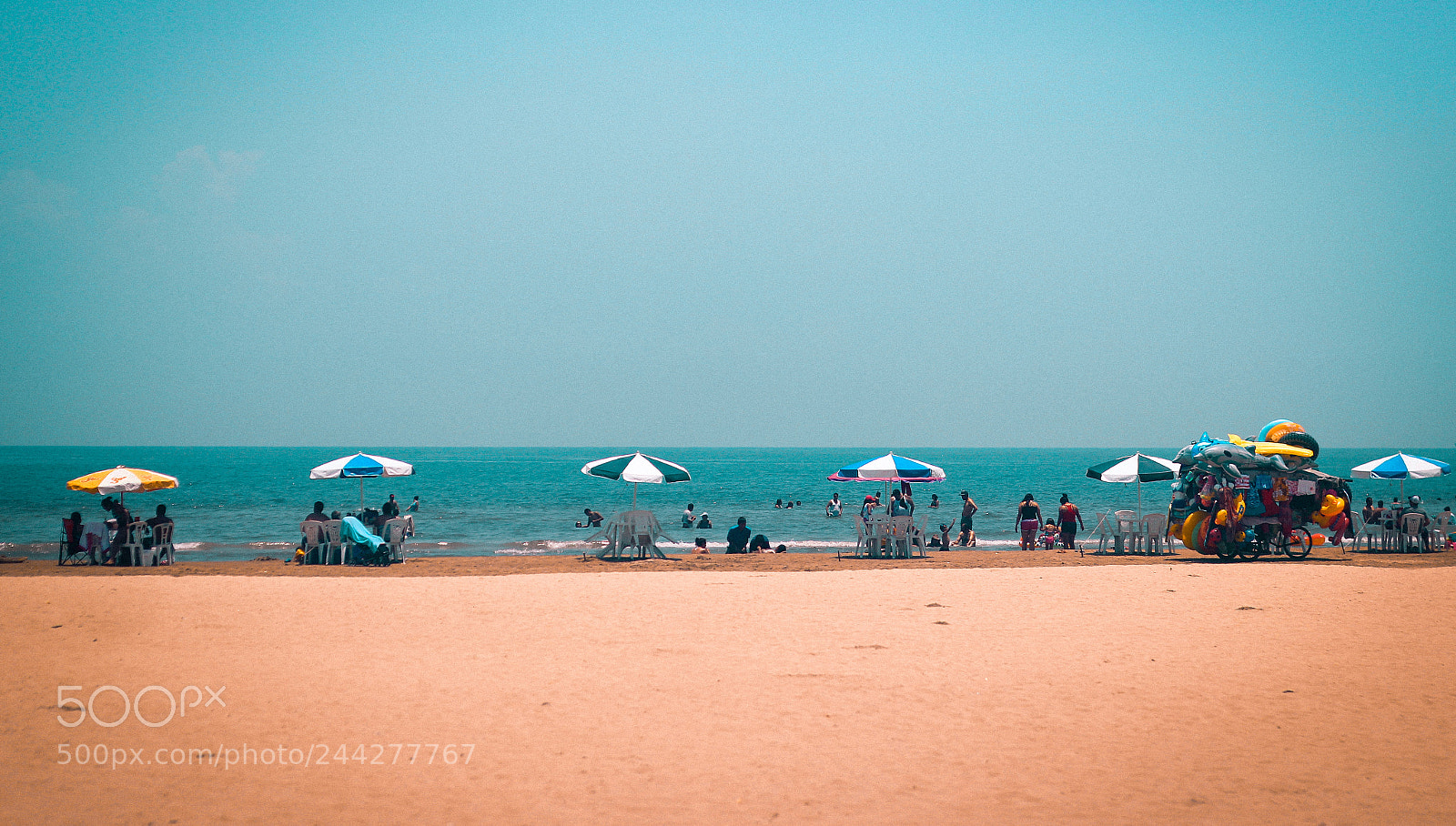 Canon EOS 600D (Rebel EOS T3i / EOS Kiss X5) sample photo. Familiar beach photography