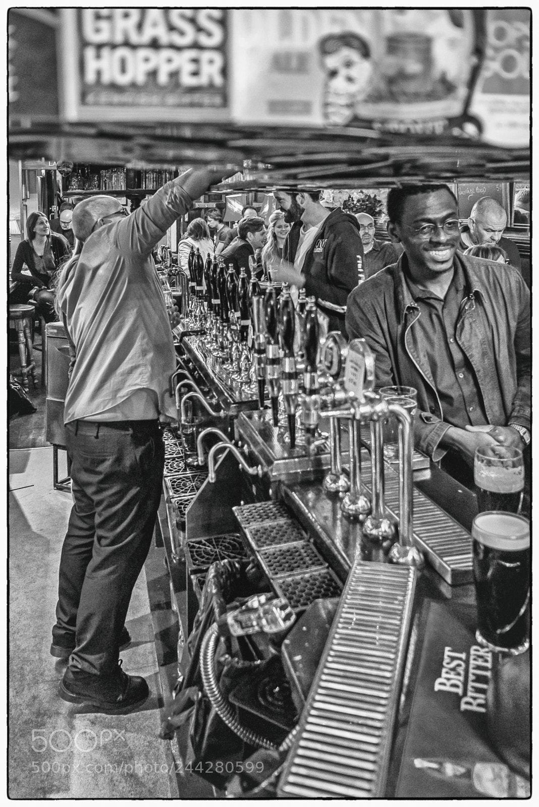 Fujifilm X70 sample photo. The bar the harp photography