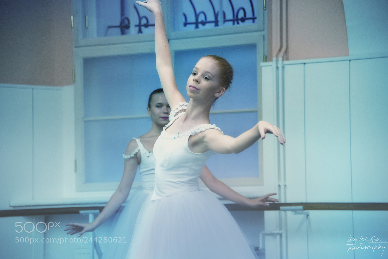 Nikon D800 sample photo. In blue... pieces fron photography