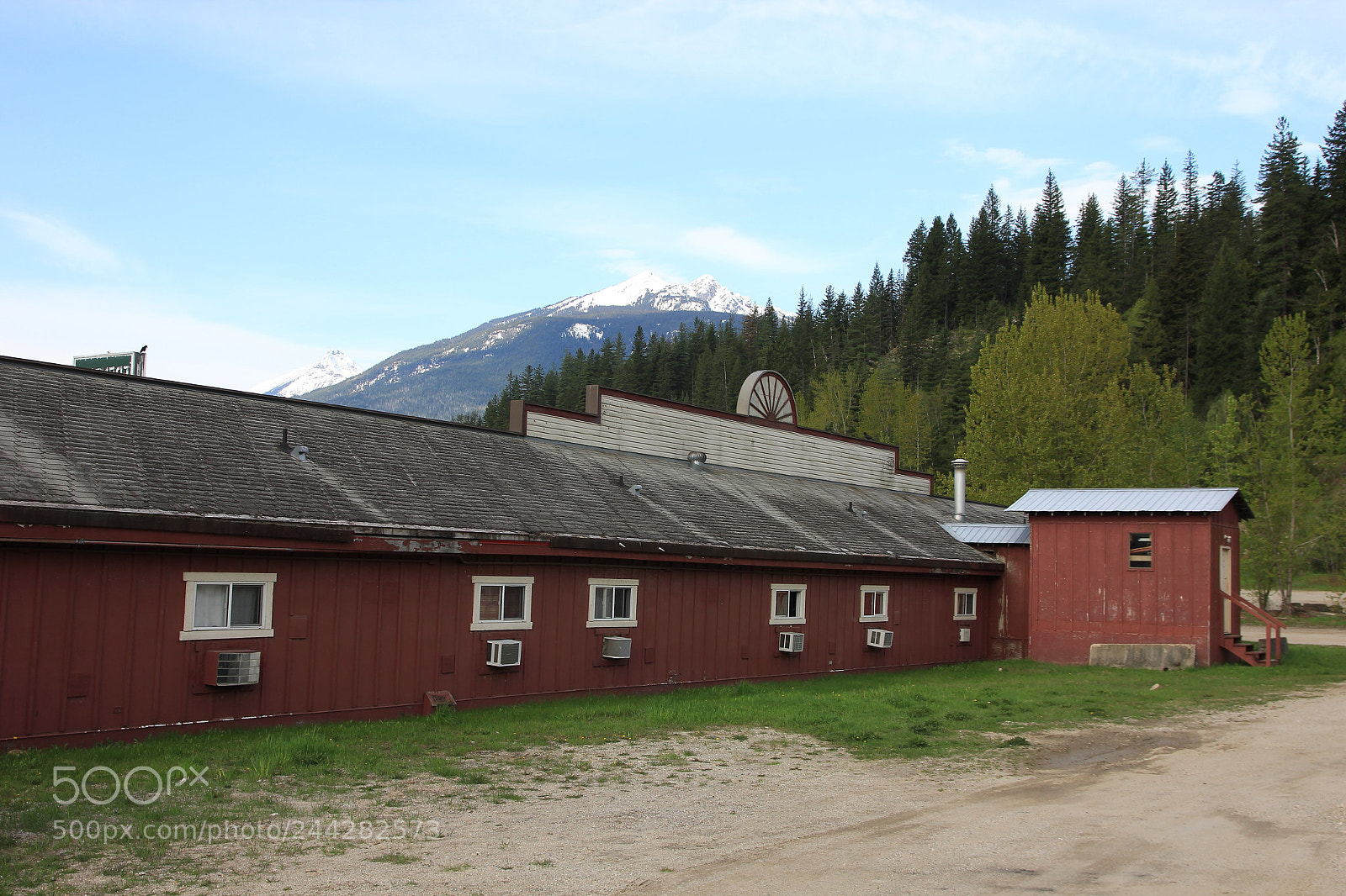 Canon EOS 550D (EOS Rebel T2i / EOS Kiss X4) sample photo. Motel in revelstroke photography