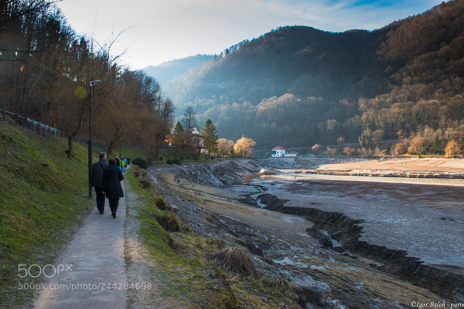 Nikon D5500 sample photo. Walking by the lake photography