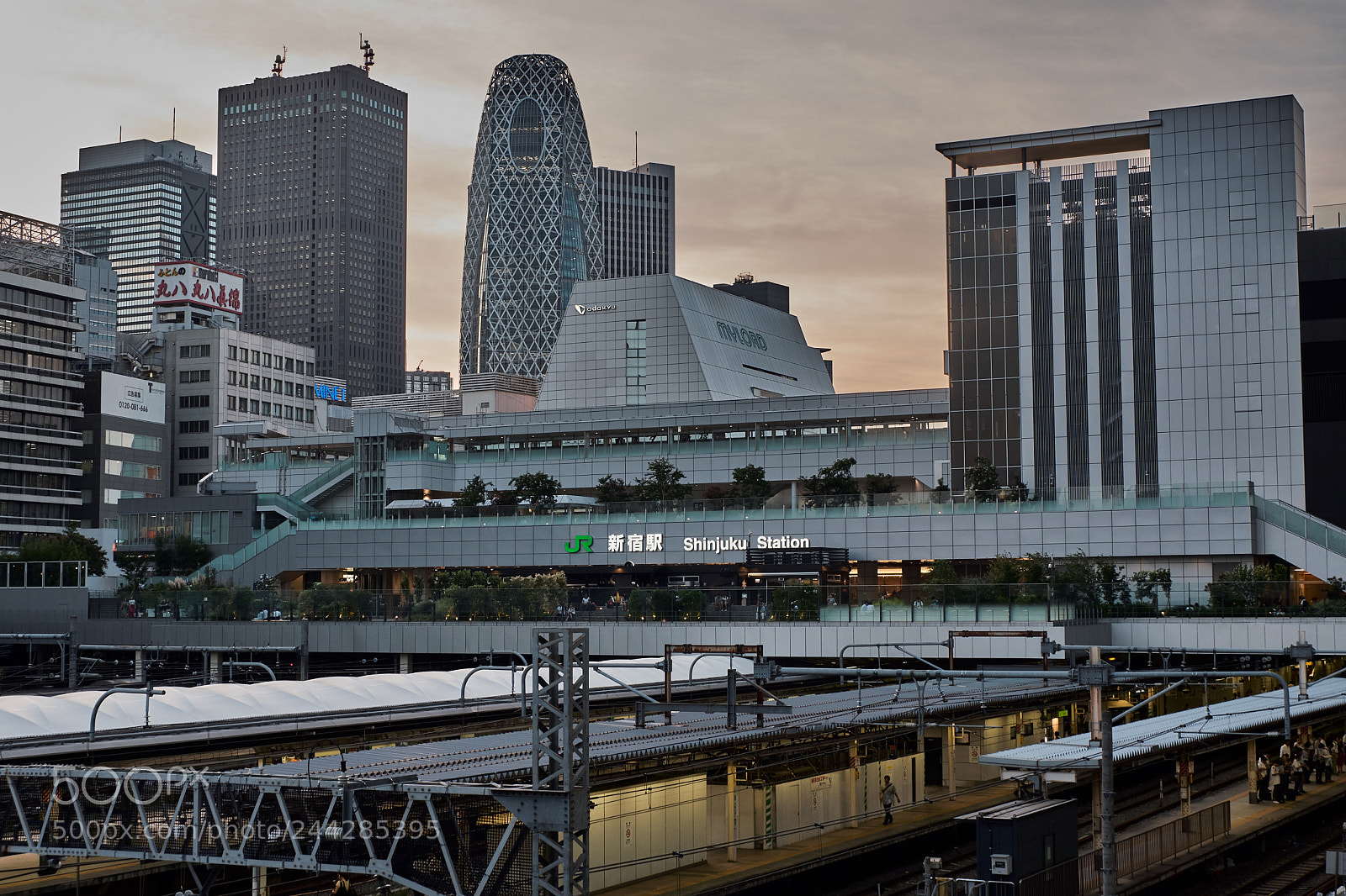 Fujifilm X-T20 sample photo. Shinjuku station photography