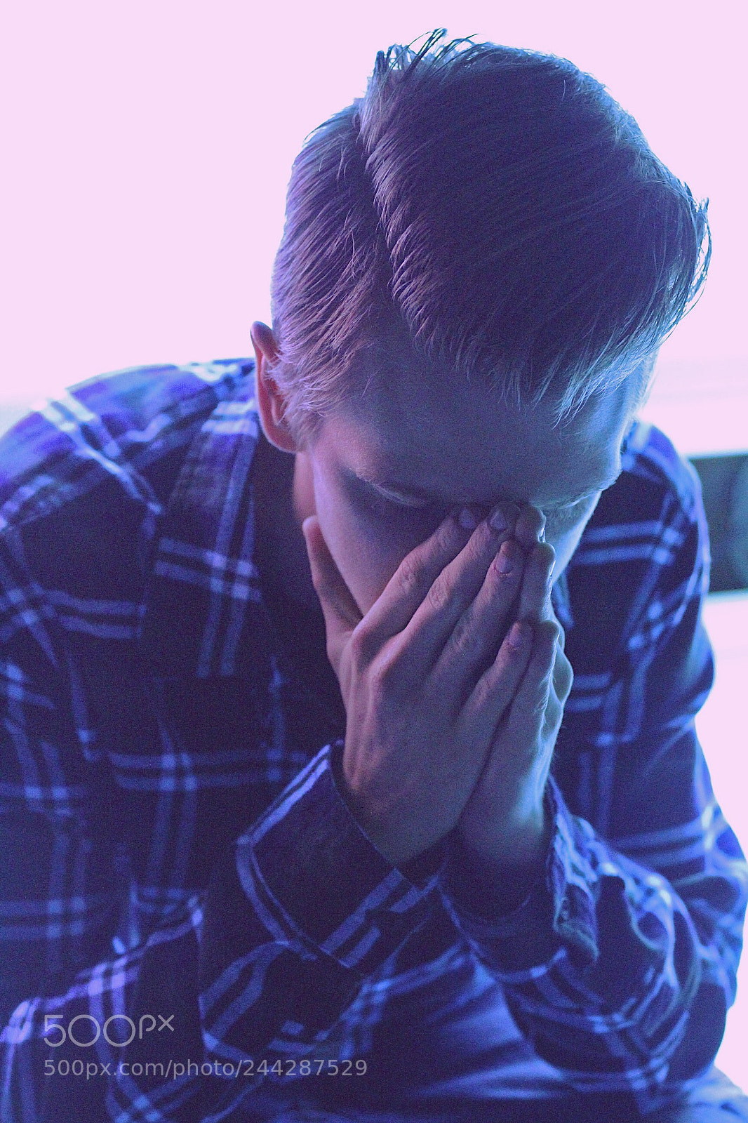 Canon EOS 1200D (EOS Rebel T5 / EOS Kiss X70 / EOS Hi) sample photo. Blacklight shot . photography