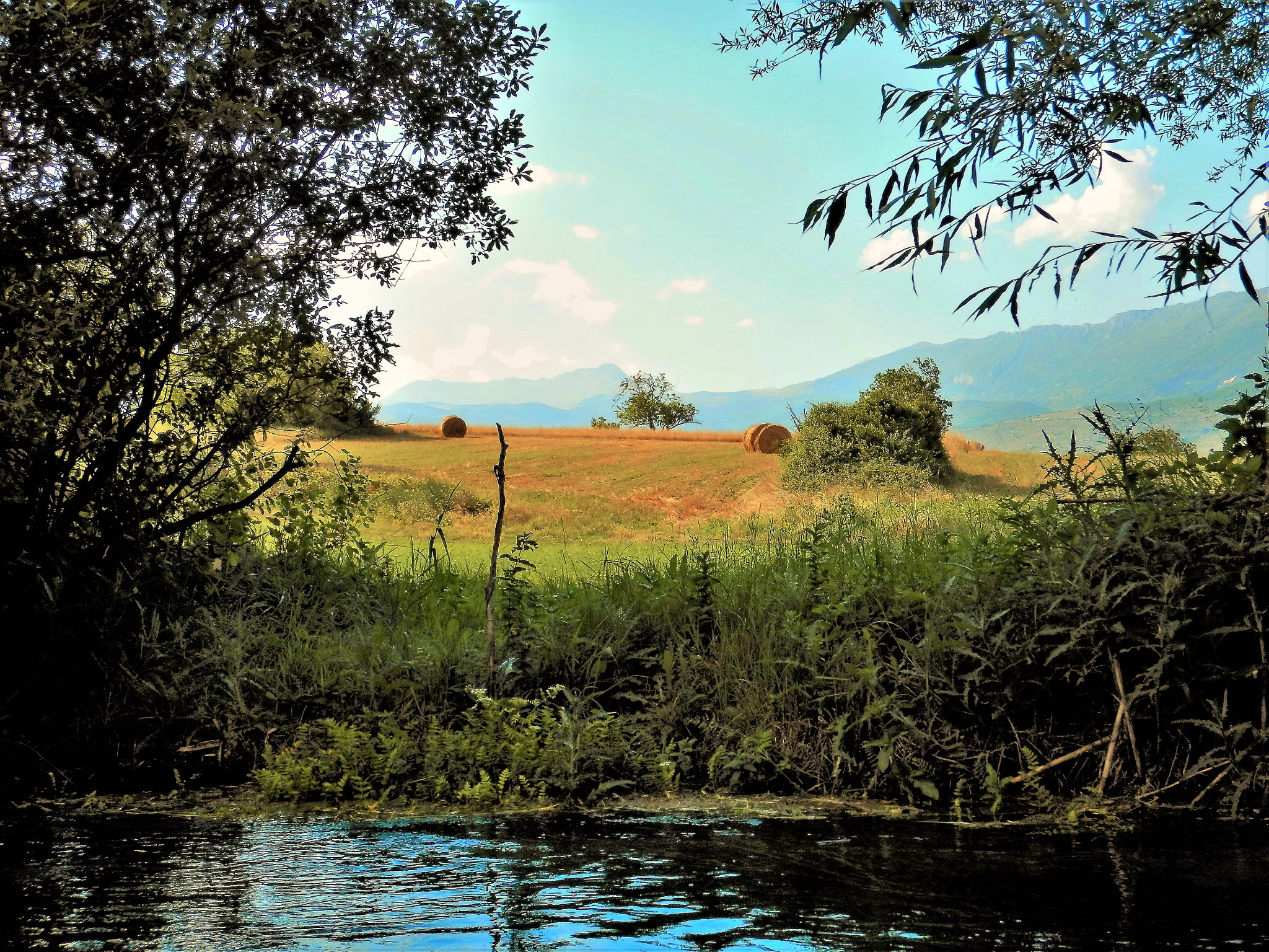 Nikon Coolpix AW130 sample photo. Campagne sul fiume photography