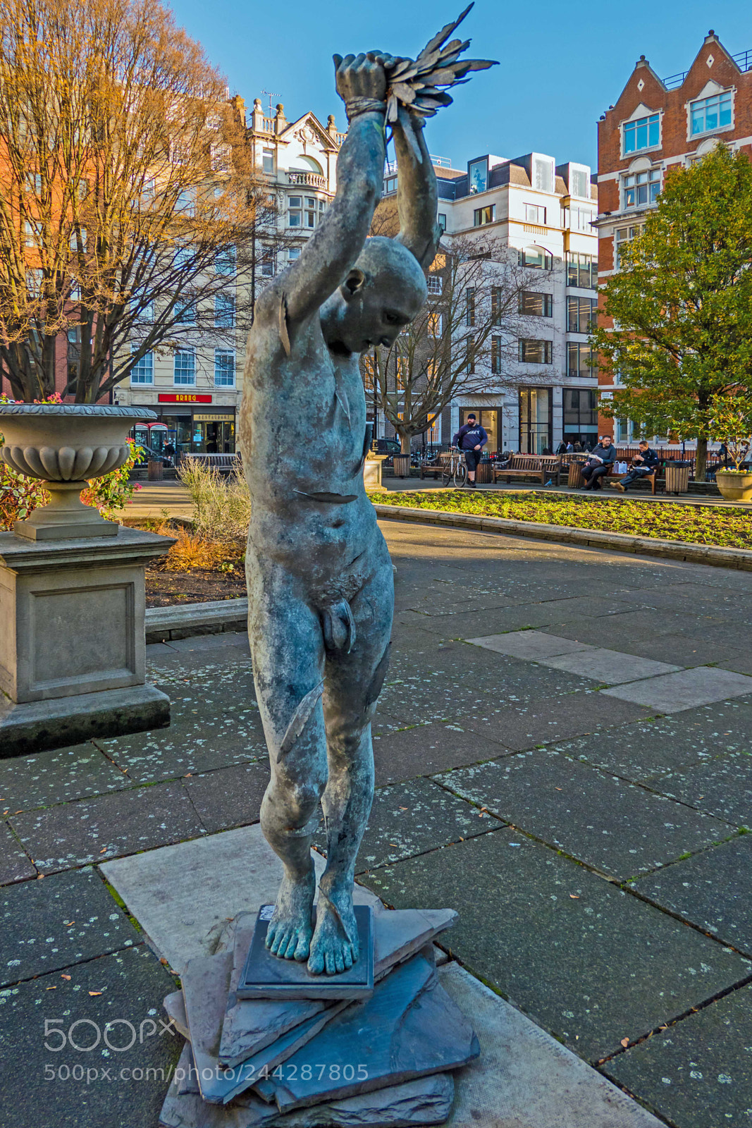 Panasonic Lumix DMC-LX10 (Lumix DMC-LX15) sample photo. A statue sculpture soho photography