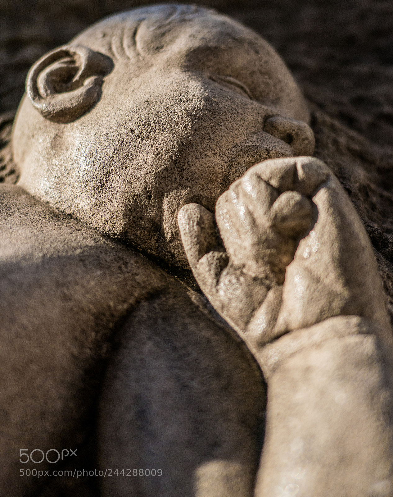 Panasonic Lumix DMC-LX10 (Lumix DMC-LX15) sample photo. Up close sculpture christ photography