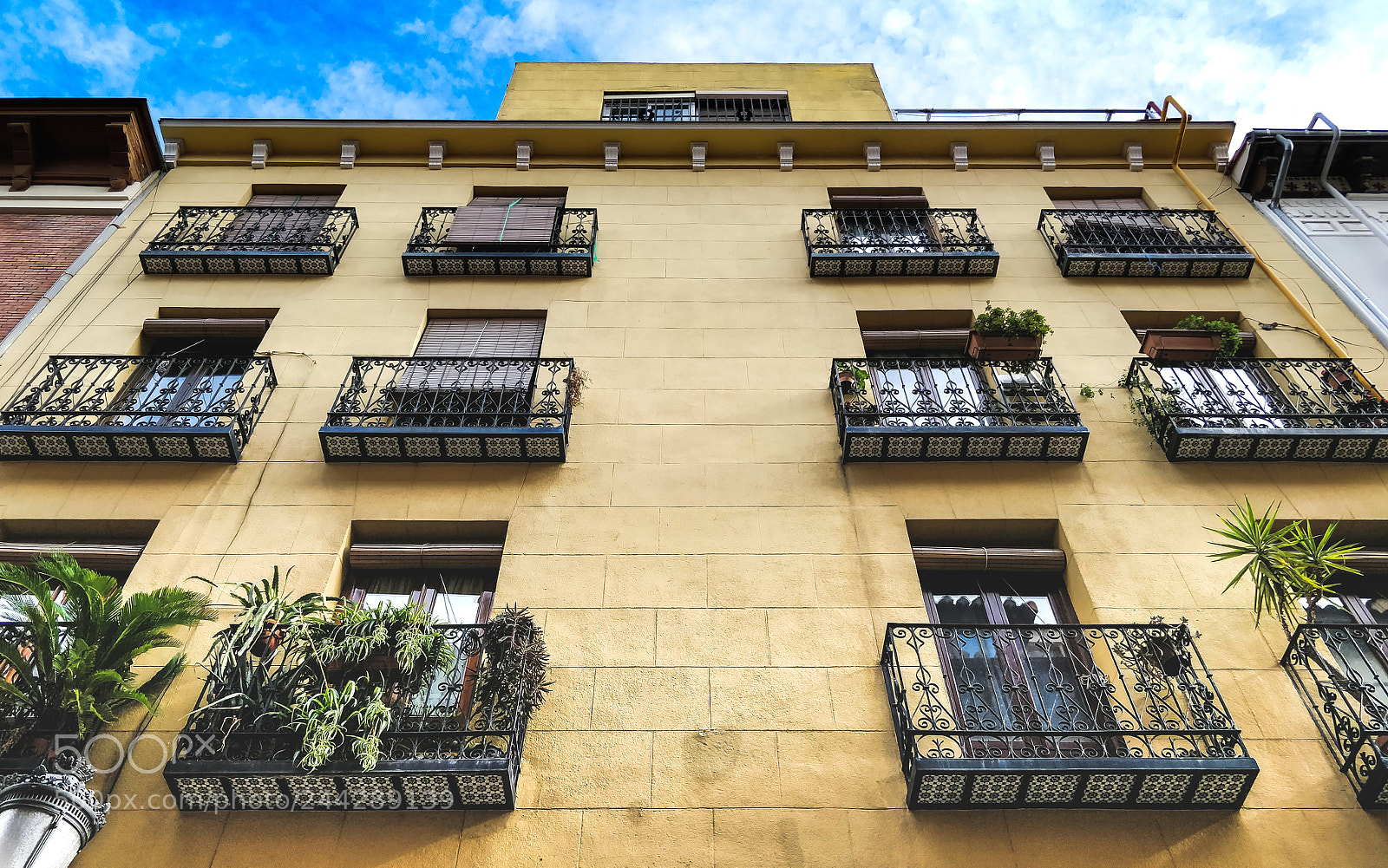OnePlus 5T sample photo. Neighbourhoods in madrid photography