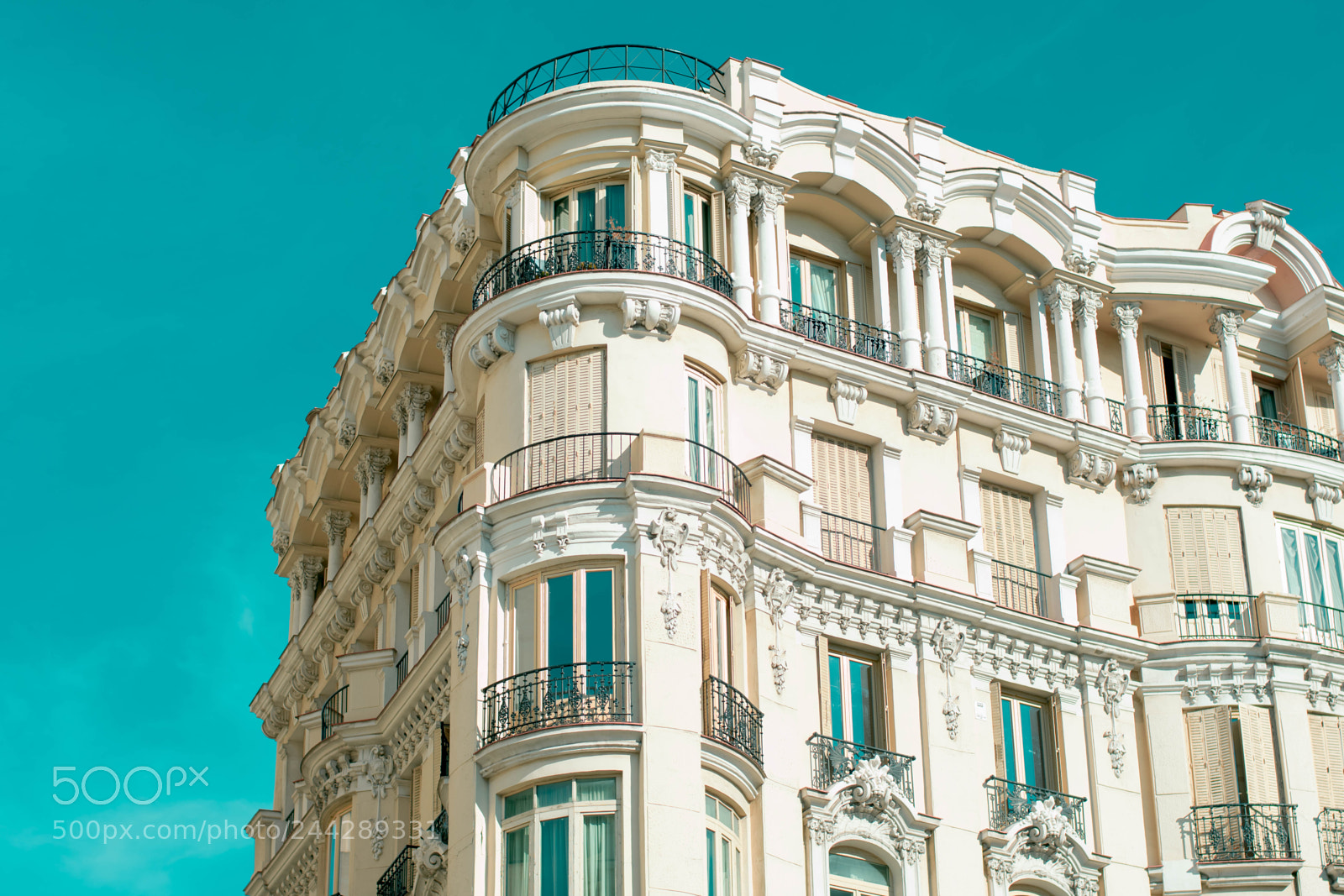 Nikon D3400 sample photo. Romantic building photography