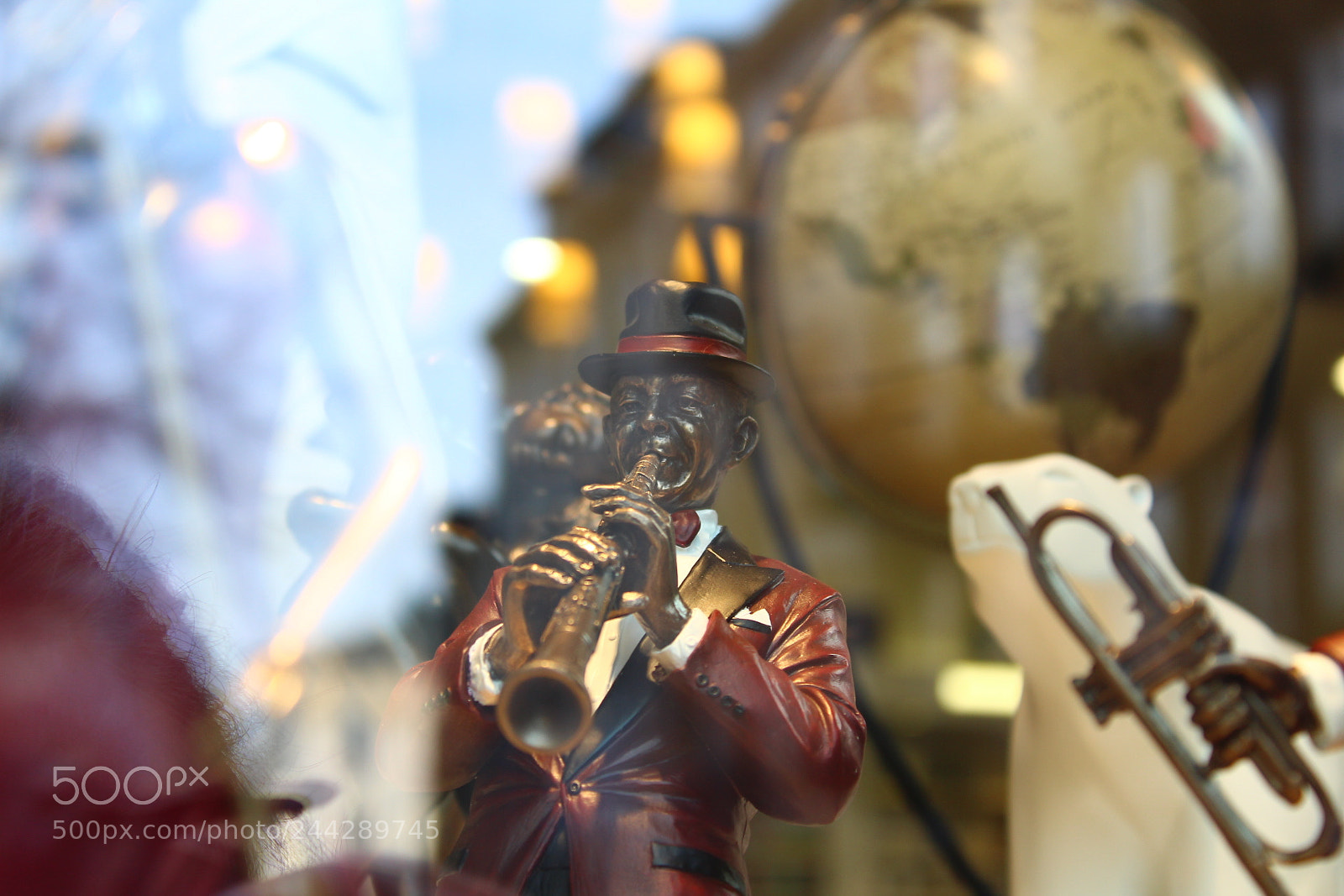 Canon EOS 1300D (EOS Rebel T6 / EOS Kiss X80) sample photo. Reflections of blues photography