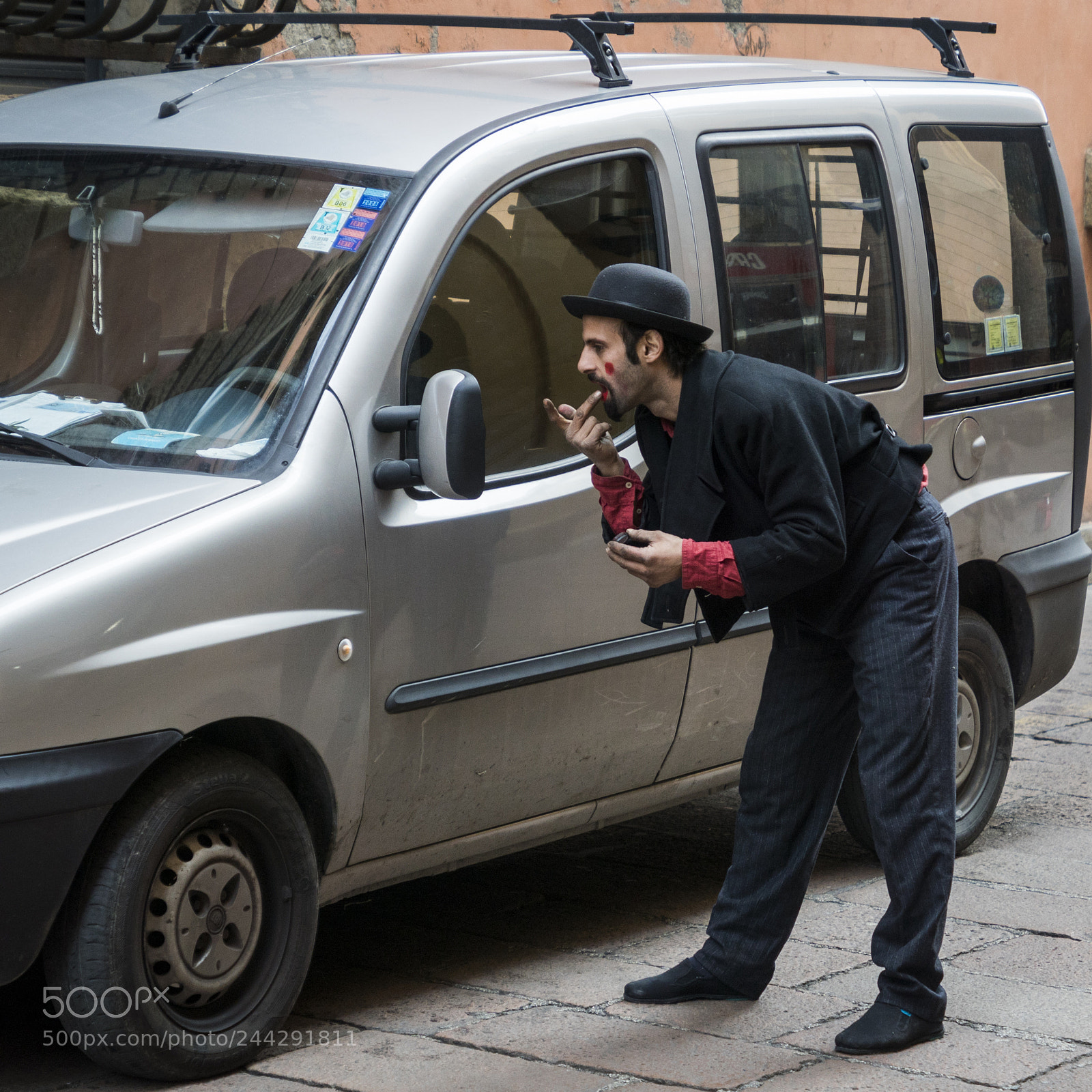 Sony ILCA-77M2 sample photo. Un giovane clown si photography