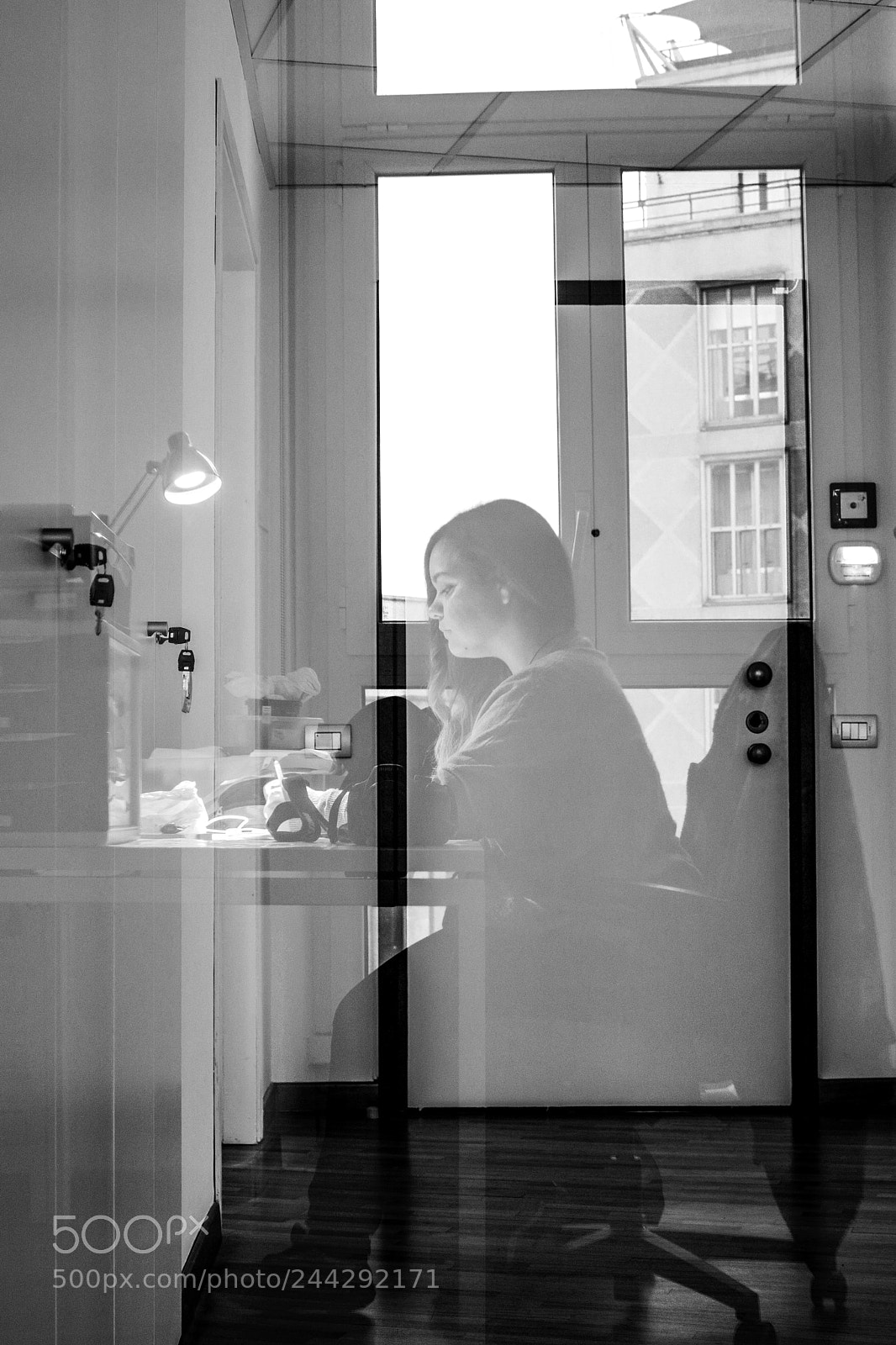 Canon EOS 1200D (EOS Rebel T5 / EOS Kiss X70 / EOS Hi) sample photo. Black n white reflections photography