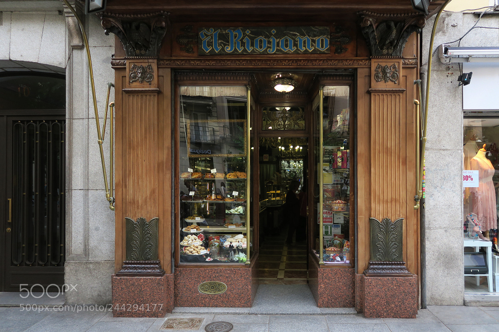 Canon PowerShot G7 X sample photo. Old pastry shop in photography