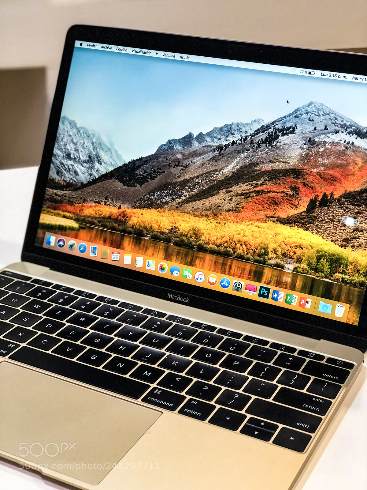 Apple iPhone 8 Plus sample photo. Macbook 12 photography
