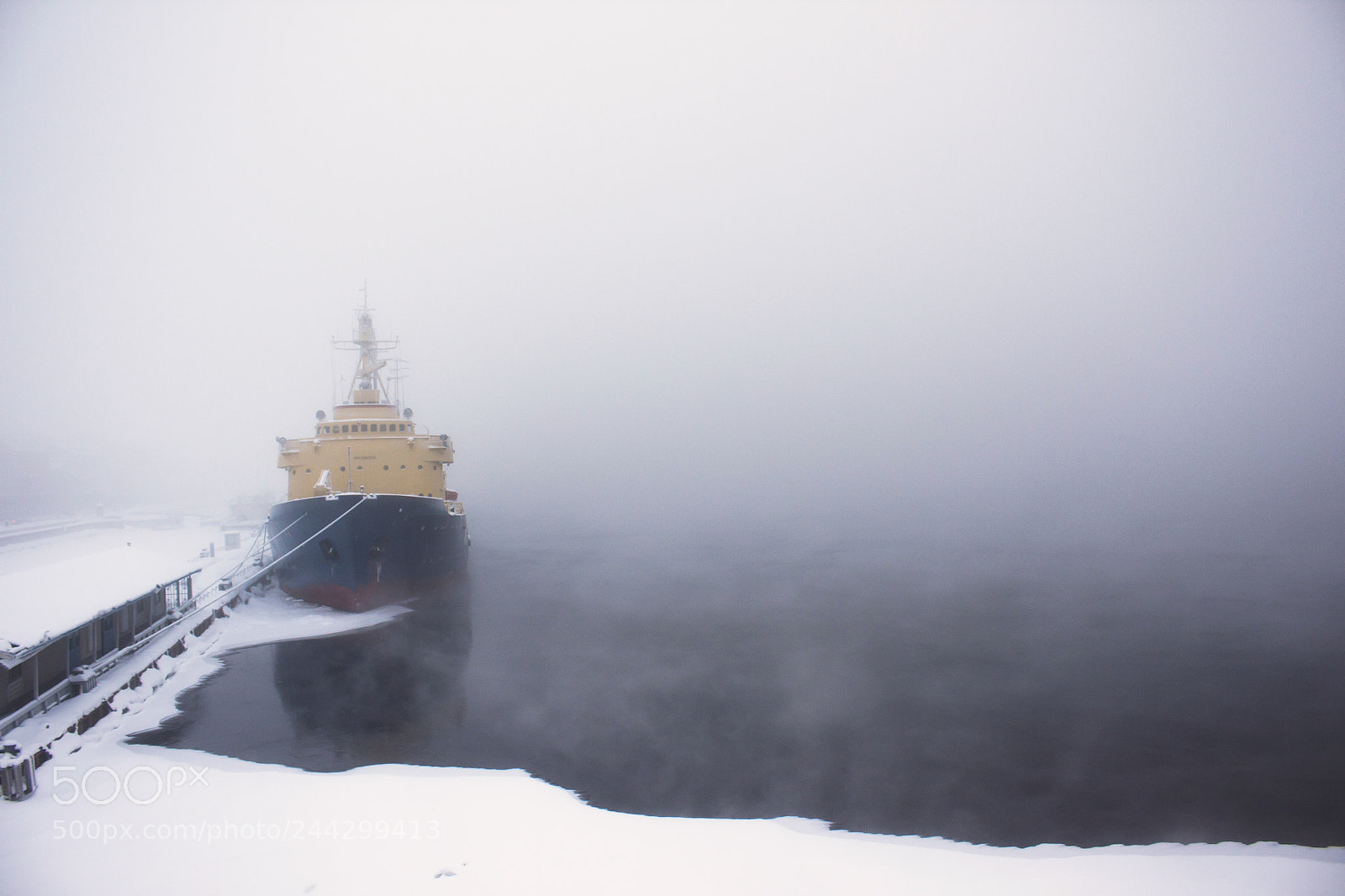 Canon EOS 500D (EOS Rebel T1i / EOS Kiss X3) sample photo. Icebreaker in the neva photography