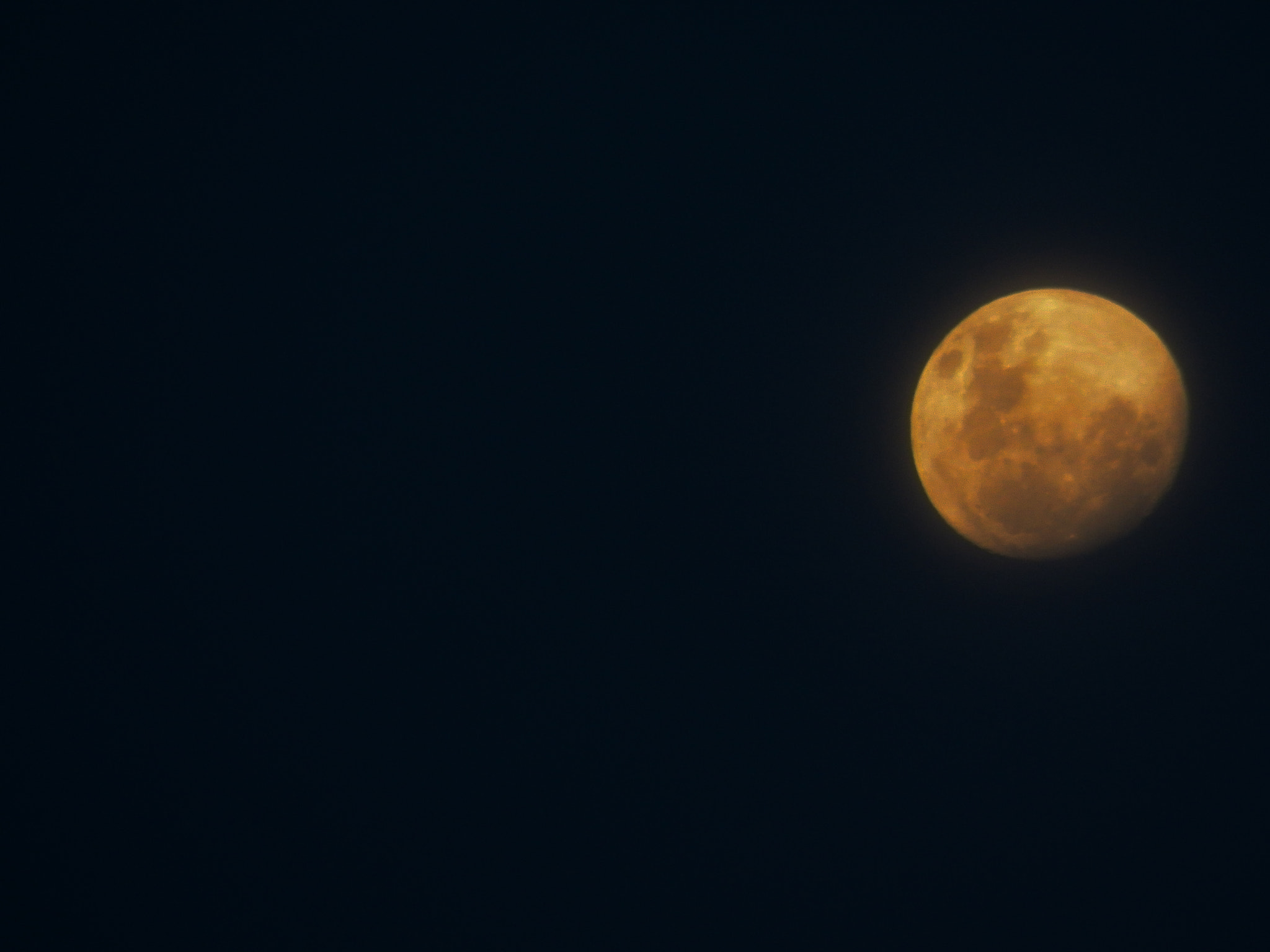 Kodak EasyShare Z990 (EasyShare Max) sample photo. To the moon photography
