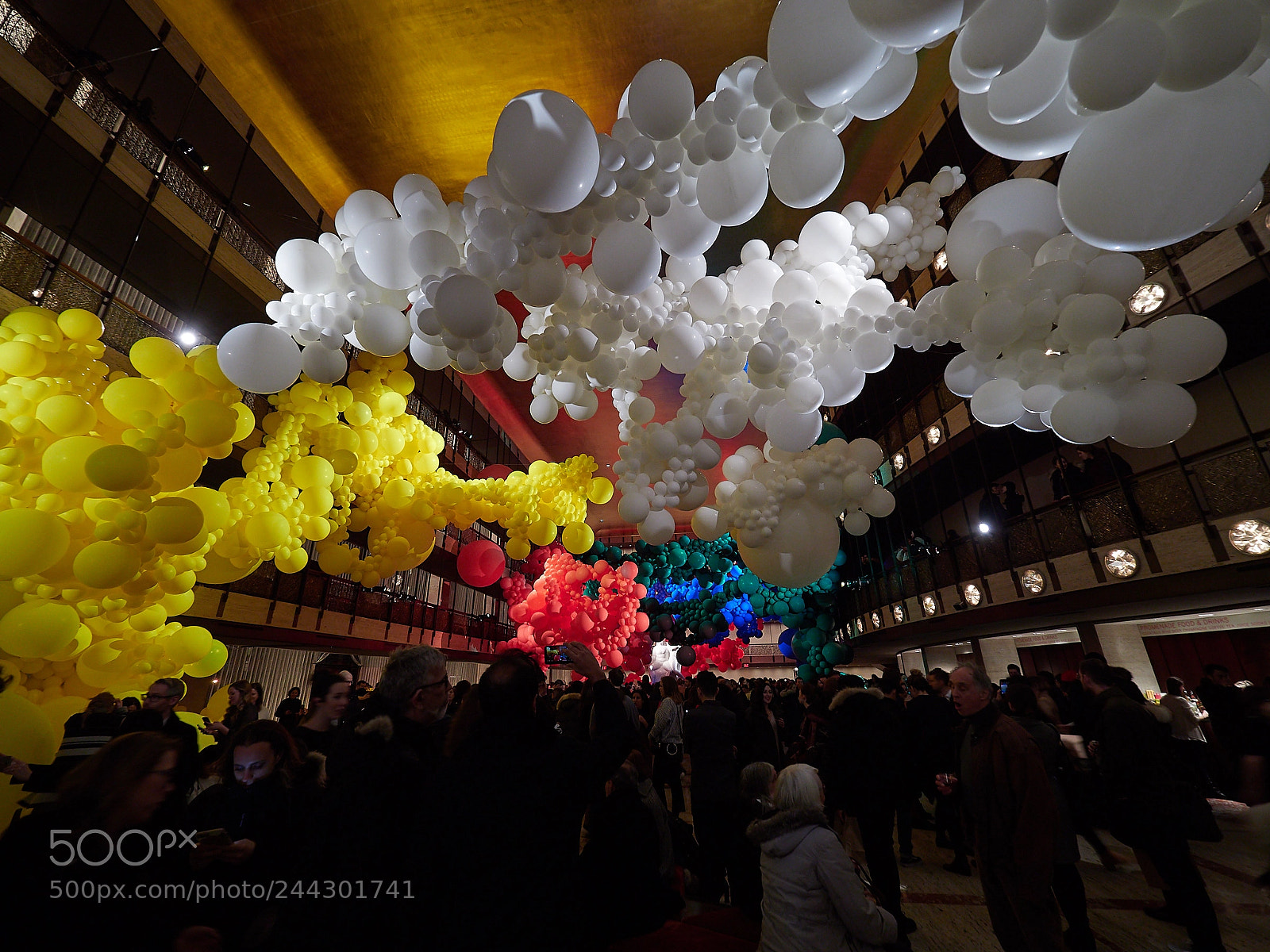 Olympus OM-D E-M1 Mark II sample photo. Balloons at the ballet photography