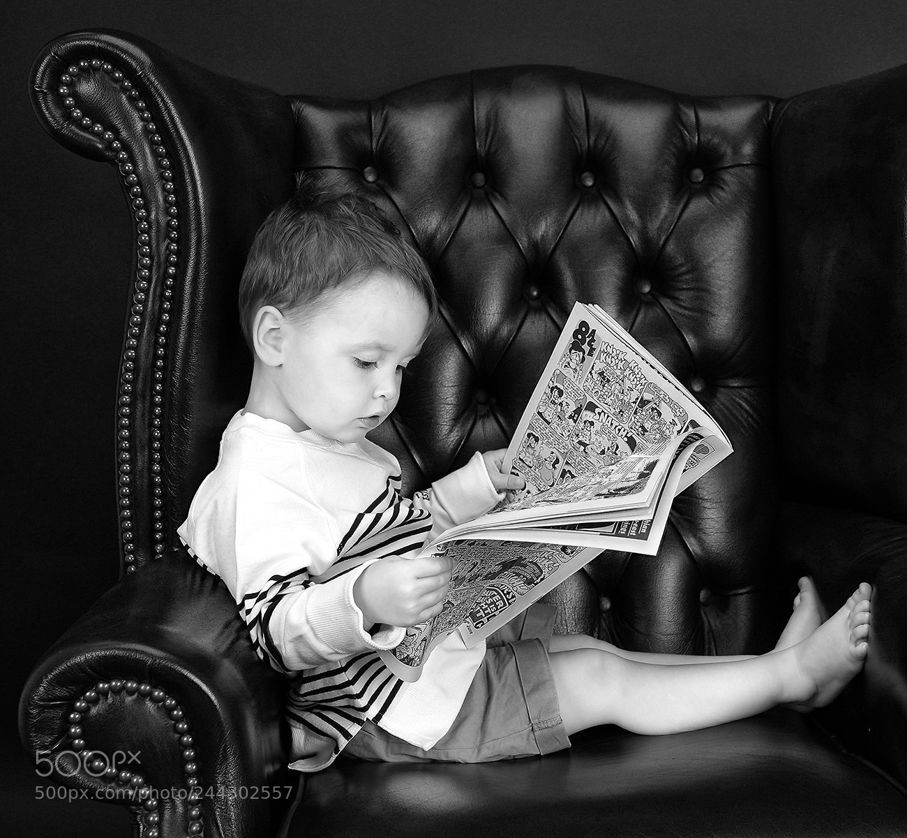 Canon EOS-1D X sample photo. Reading the funny papers photography