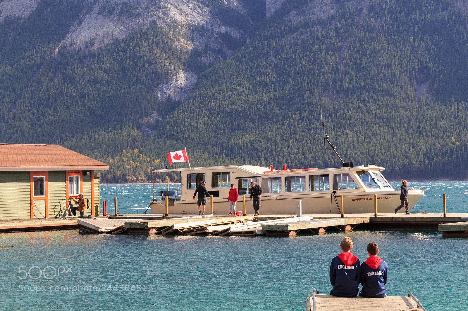 Canon EOS 700D (EOS Rebel T5i / EOS Kiss X7i) sample photo. Kids enjoying the view photography