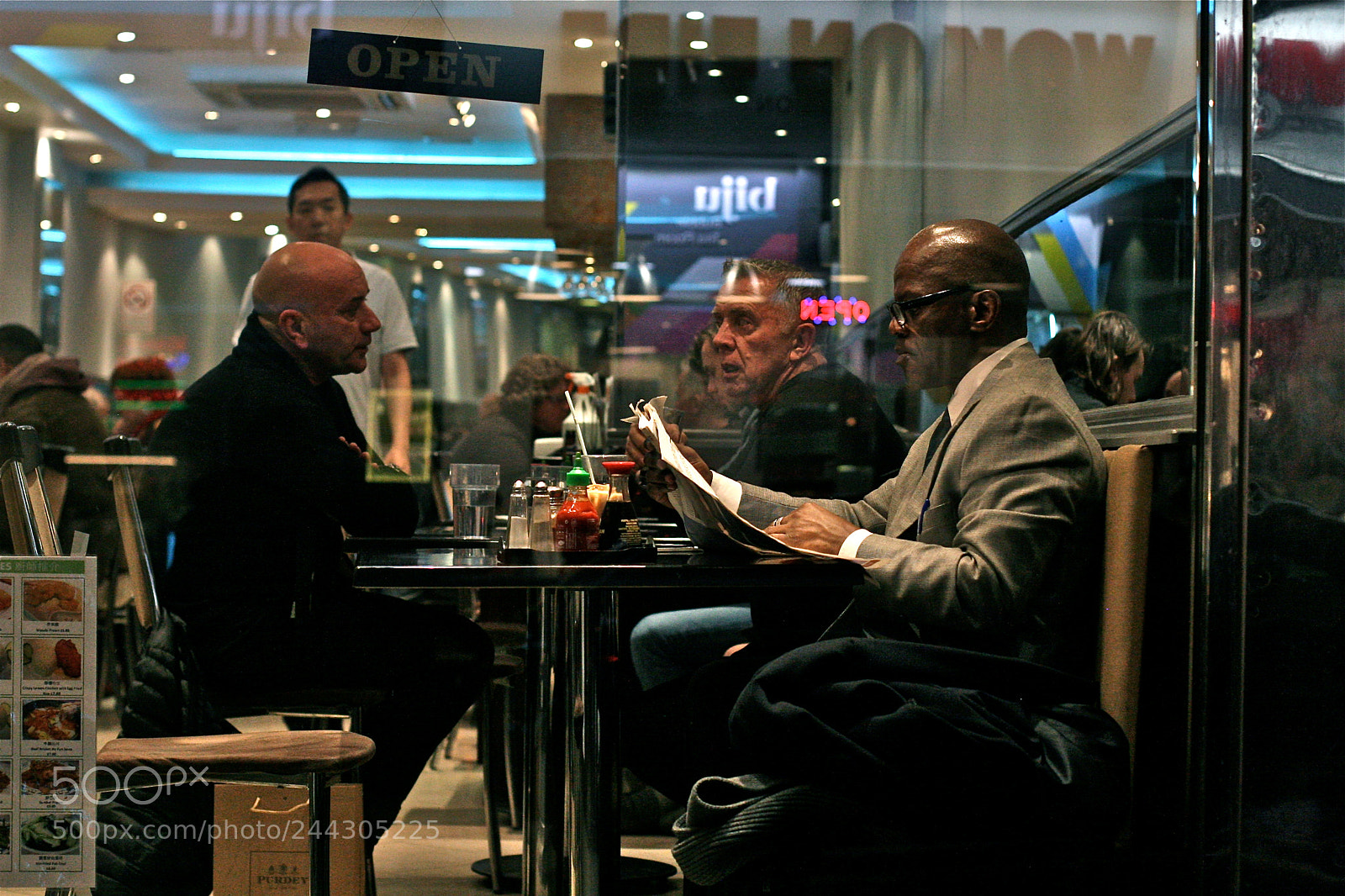 Canon EOS 30D sample photo. Restaurant window photography