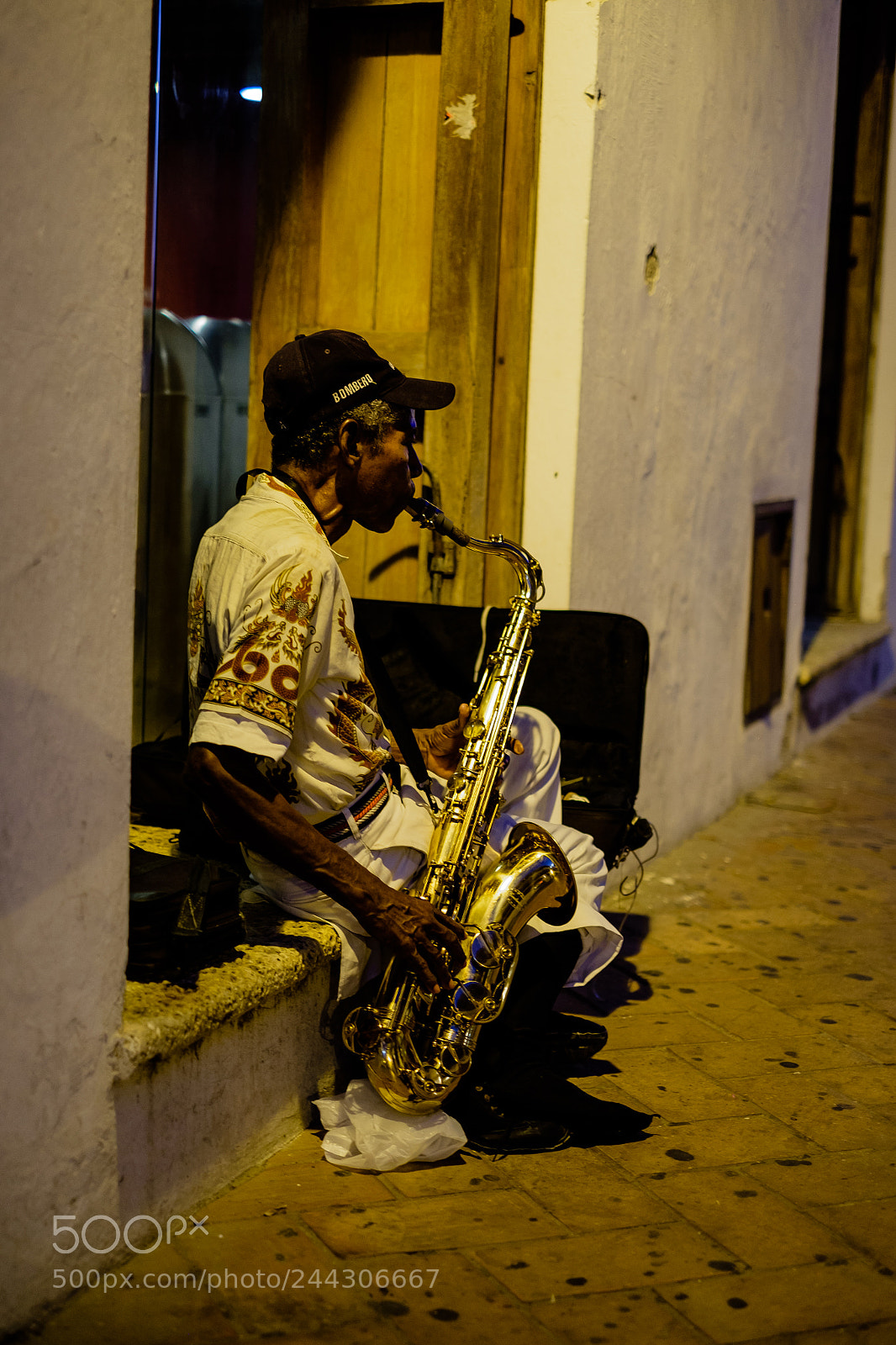 Fujifilm X-T10 sample photo. Stree sax photography