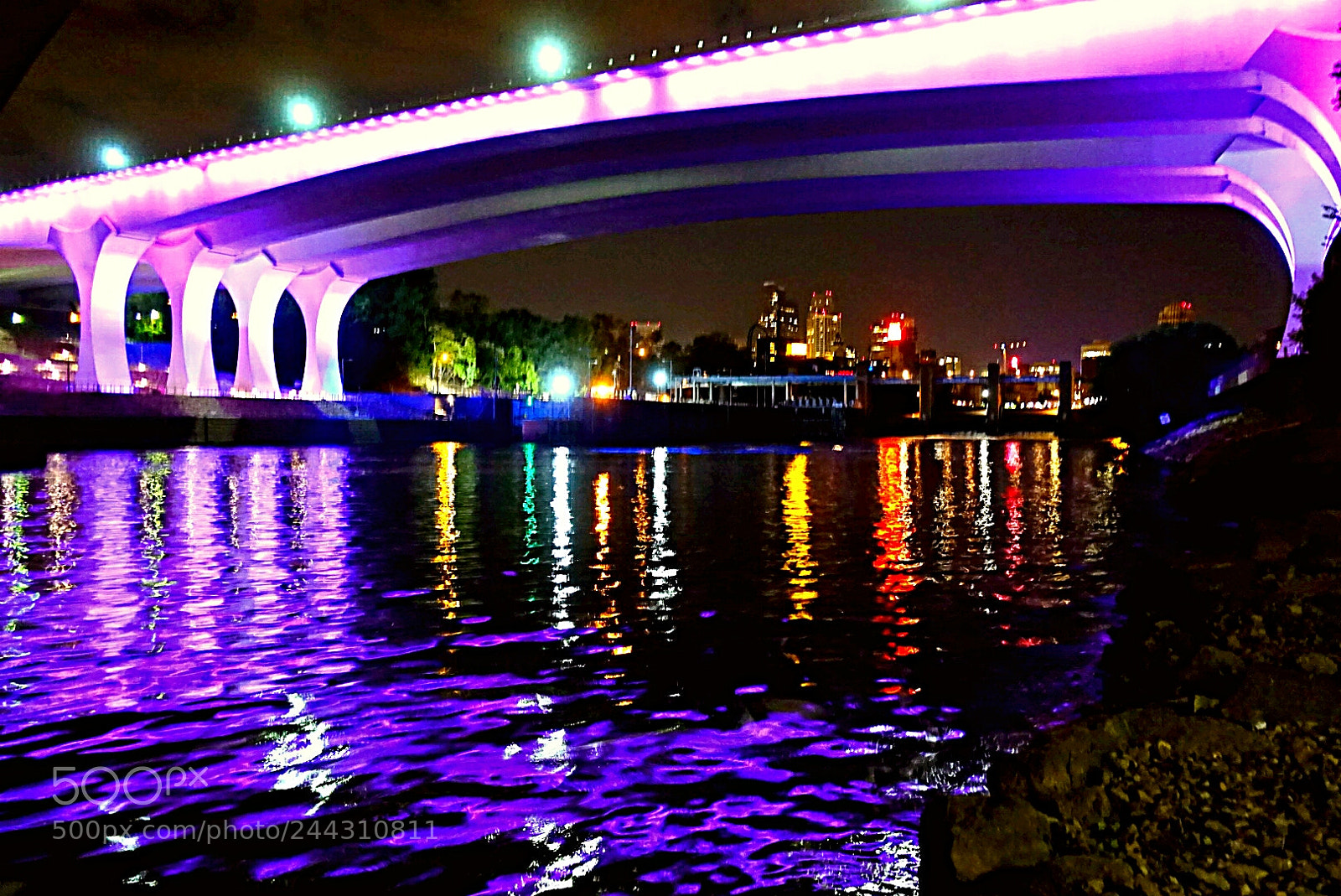 Sony DSC-RX100M5 sample photo. Purple night photography
