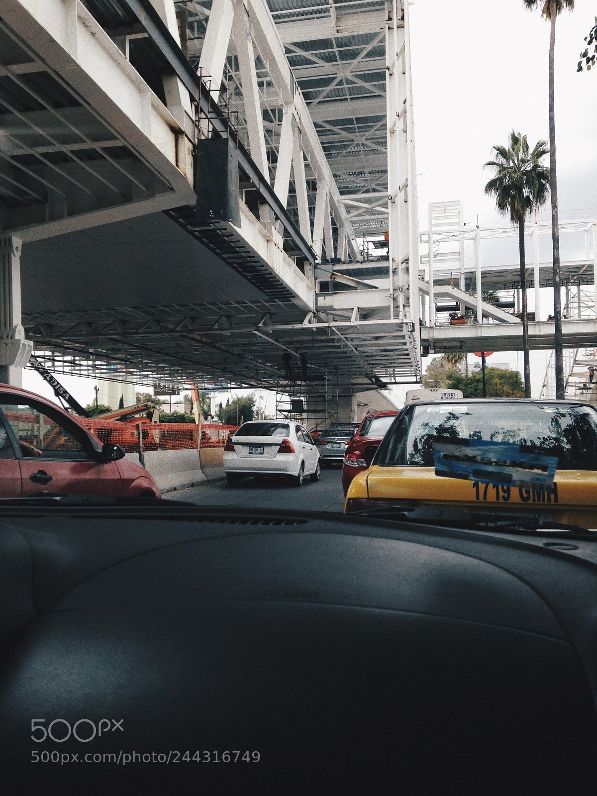 Apple iPhone 5c sample photo. Trafic photography