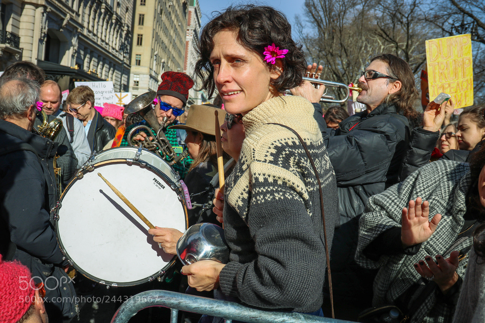 Canon EOS 750D (EOS Rebel T6i / EOS Kiss X8i) sample photo. Woman plays the drum photography