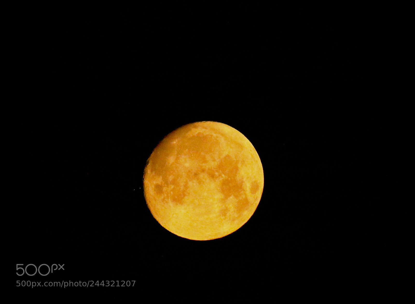 Canon EOS 7D Mark II sample photo. Nearly fullmoon and supermoon photography