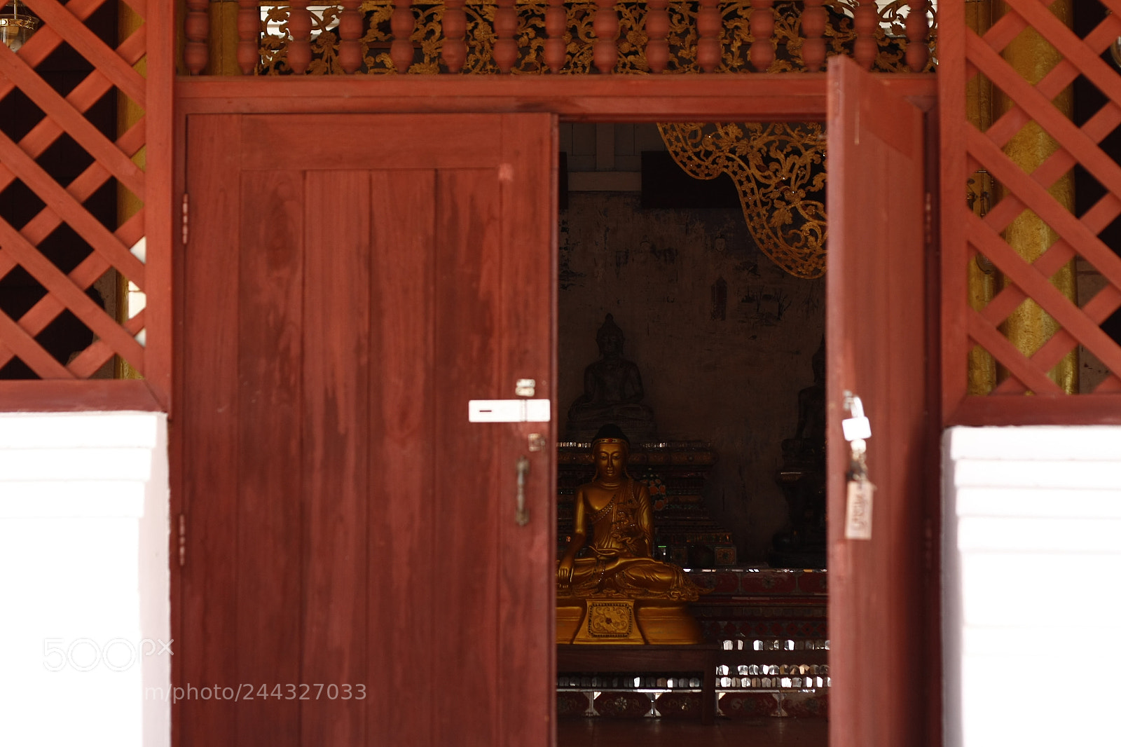Canon EOS 450D (EOS Rebel XSi / EOS Kiss X2) sample photo. Buddhist statue in a photography