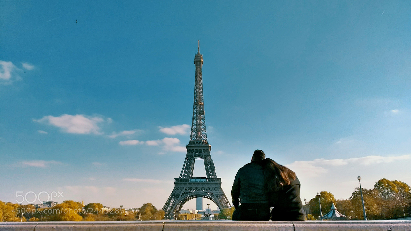 Motorola Moto G (5) Plus sample photo. Couple in paris photography