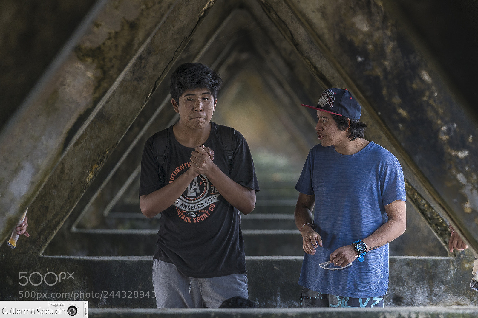 Sony a7R II sample photo. Chat under the pier photography