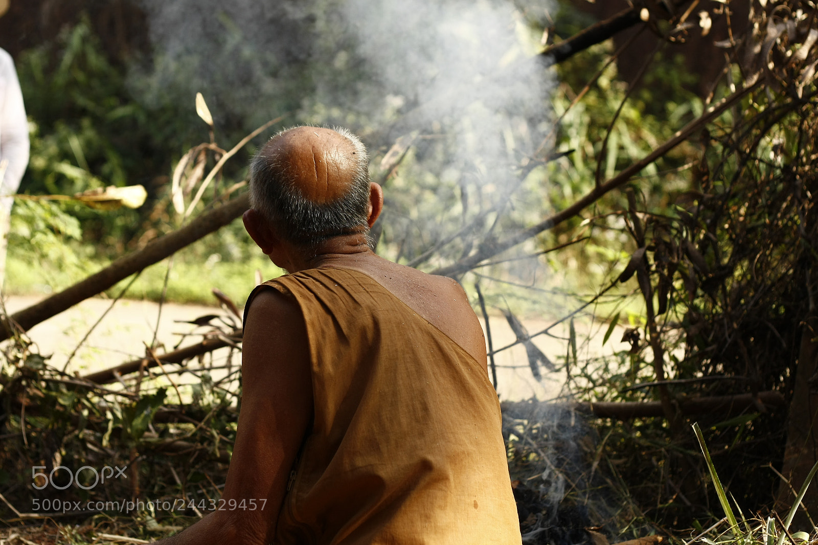 Canon EOS 450D (EOS Rebel XSi / EOS Kiss X2) sample photo. Buddhist monk sitting by photography
