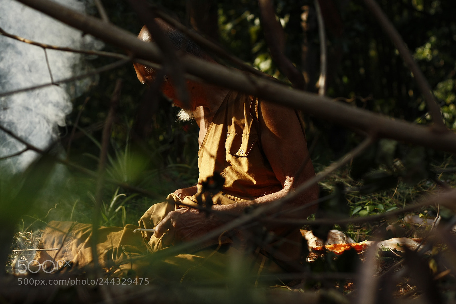 Canon EOS 450D (EOS Rebel XSi / EOS Kiss X2) sample photo. Buddhist monk sitting by photography