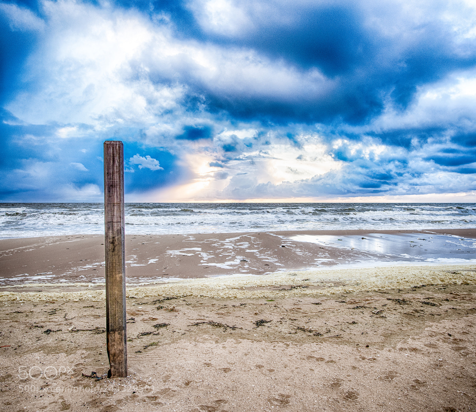 Nikon D810 sample photo. Stormy beach with lovely photography