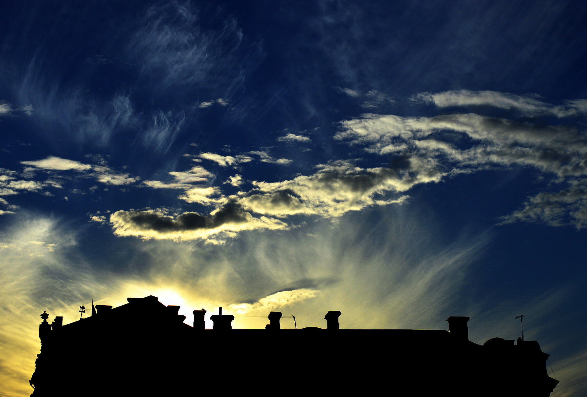 Nikon D3200 + Nikon AF-S Nikkor 50mm F1.8G sample photo. A silhouette of a house during twilight photography