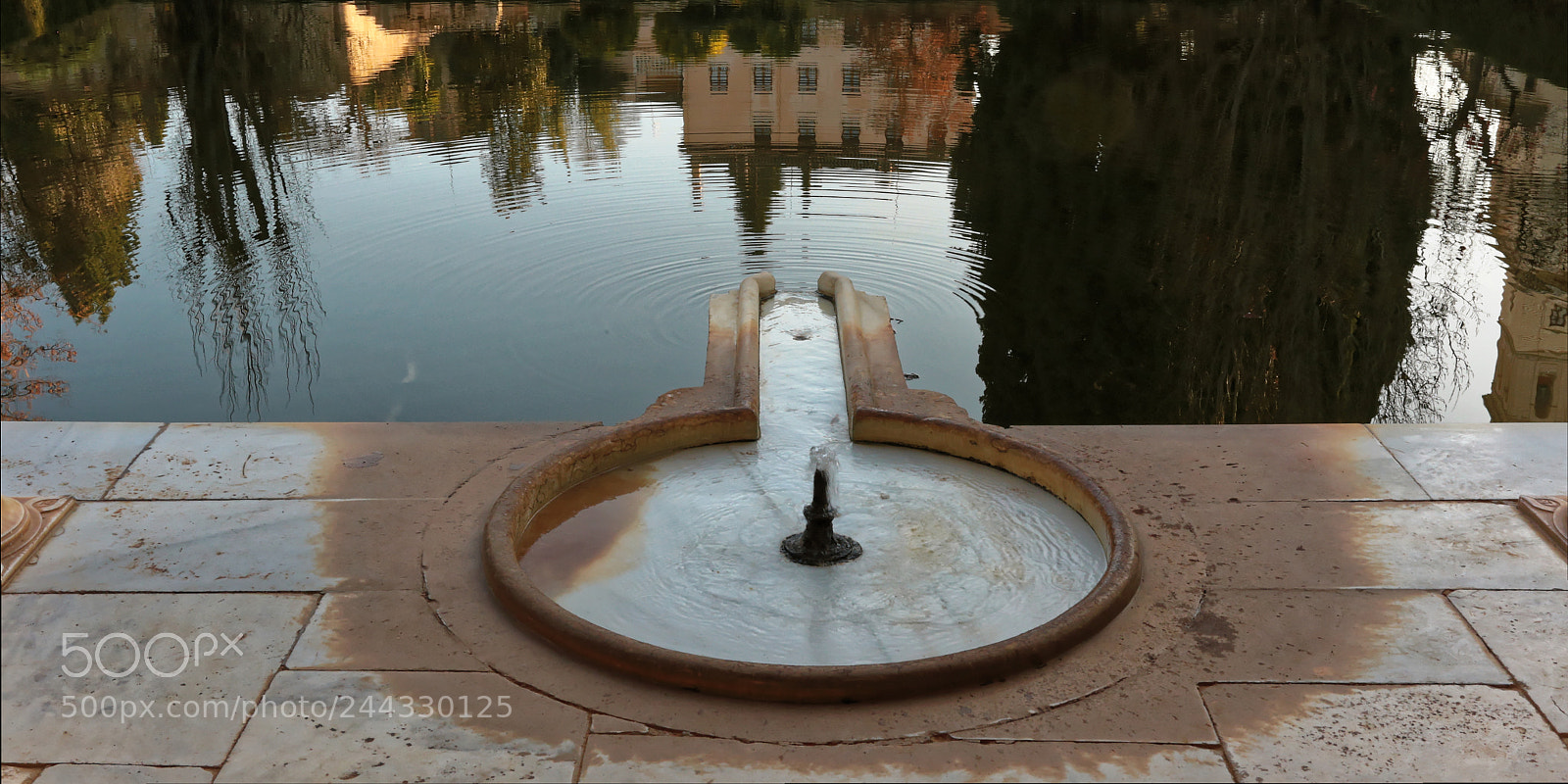 Canon EOS 6D + Canon EF 17-40mm F4L USM sample photo. Circles photography